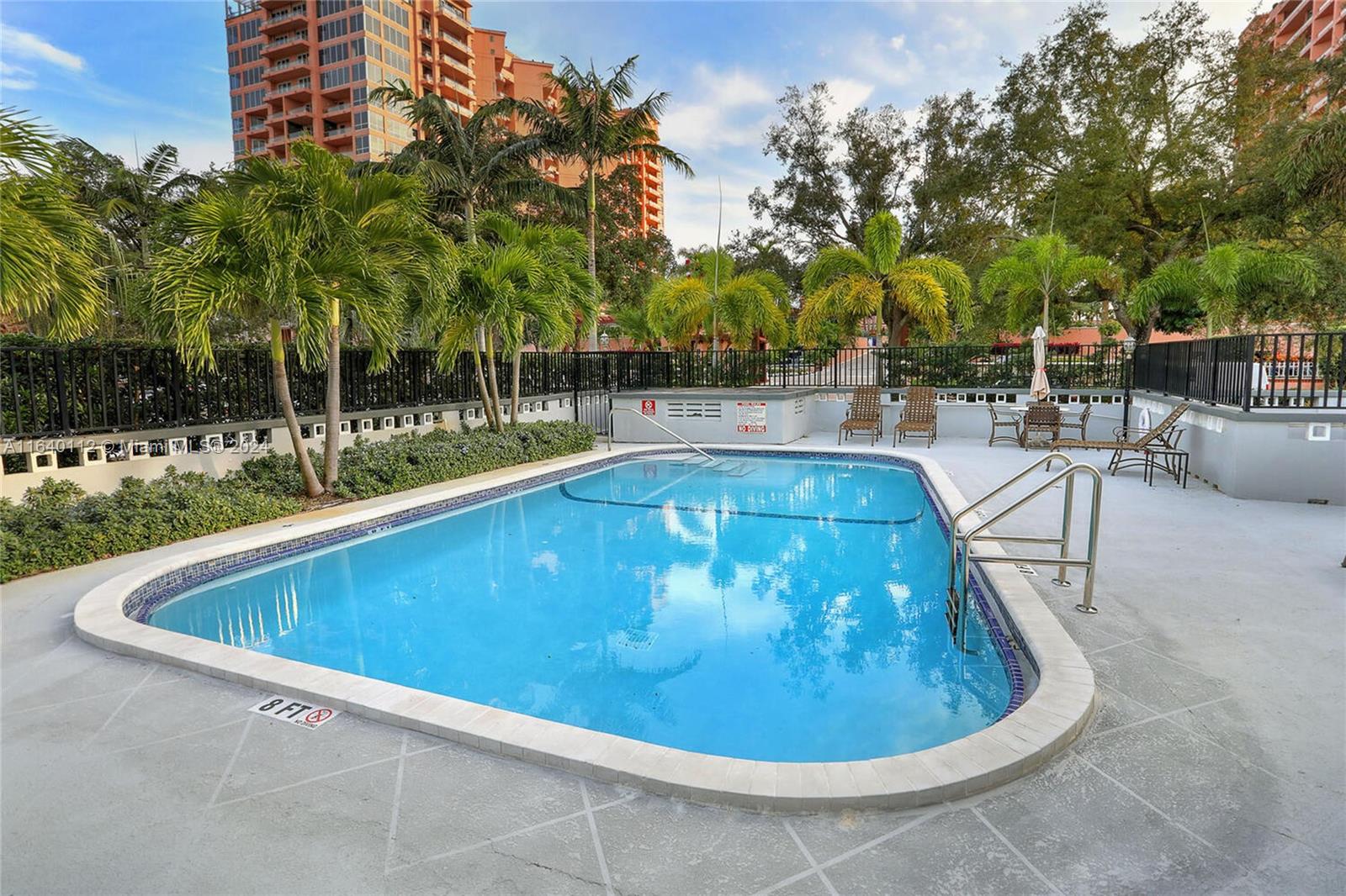 21 Edgewater Dr # 202