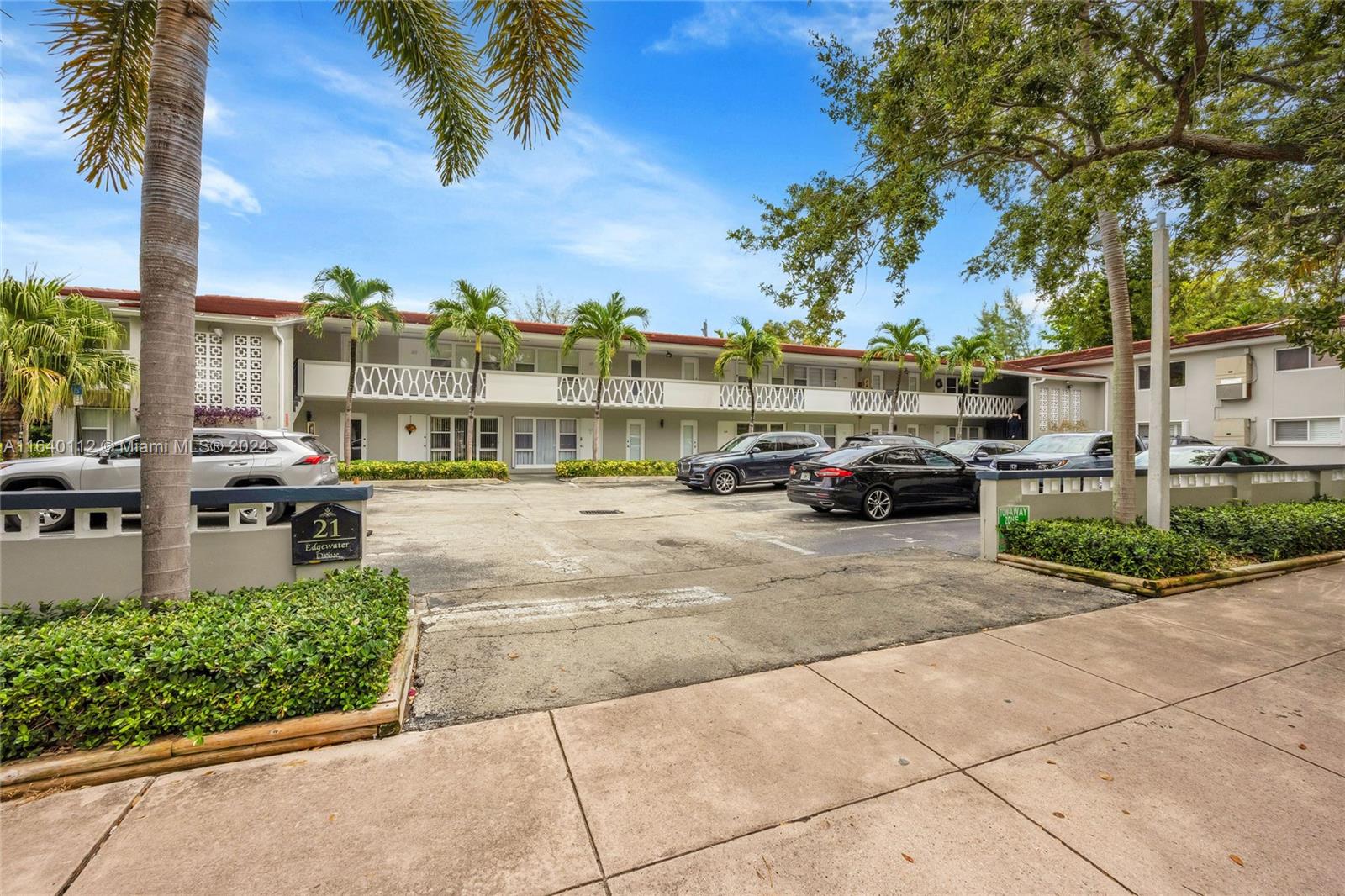 21 Edgewater Dr # 202
