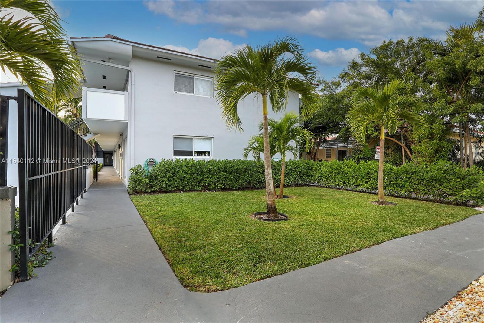 21 Edgewater Dr # 202