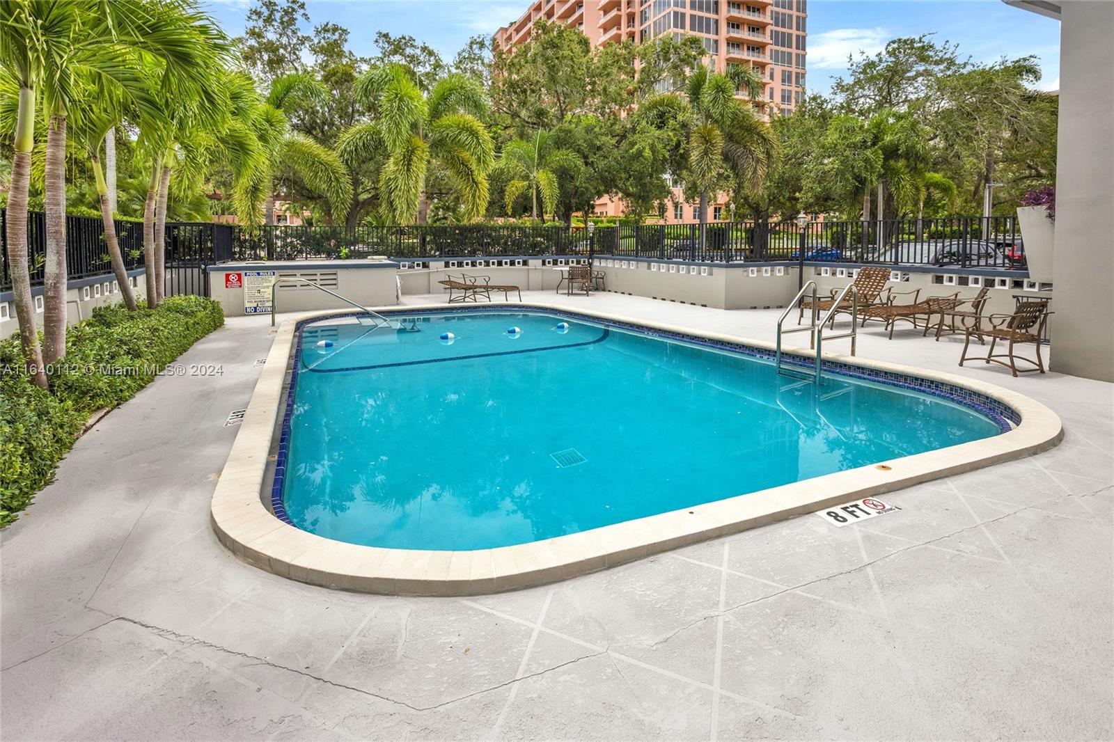 21 Edgewater Dr # 202