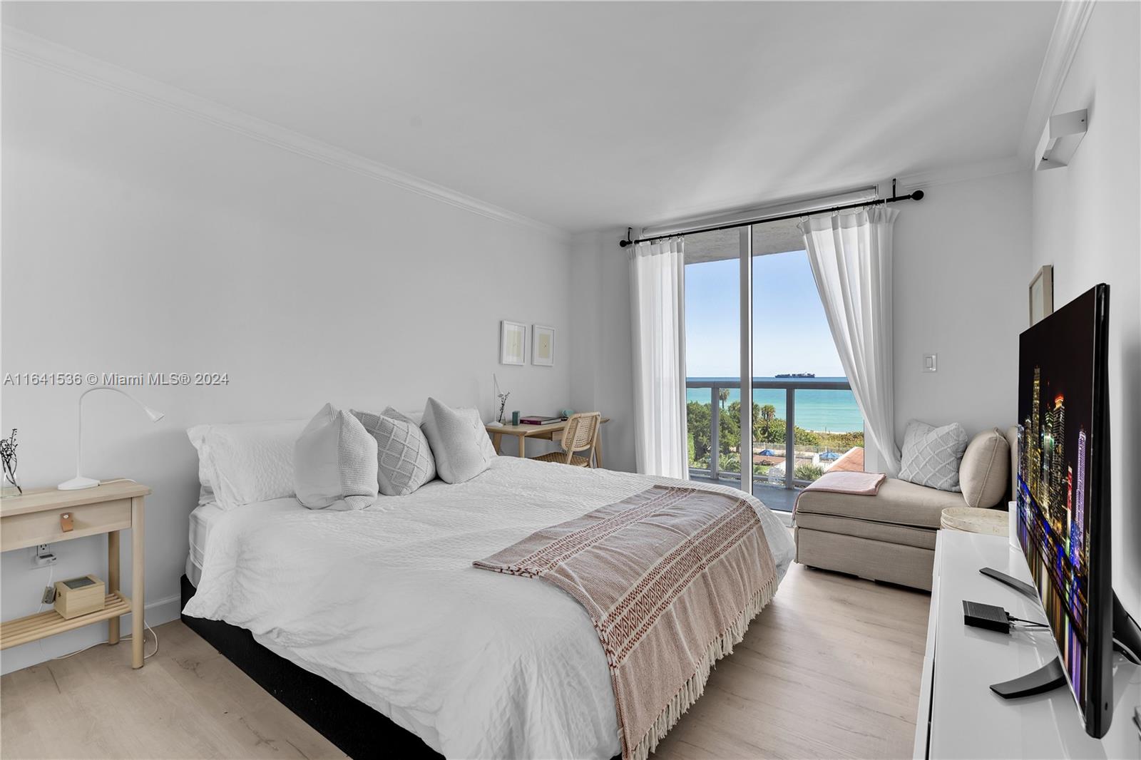 2457 Collins Ave # 503