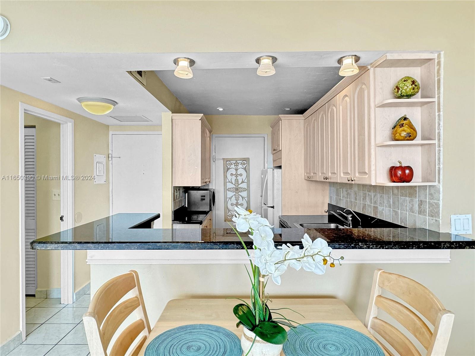 2899 Collins Ave # 1150