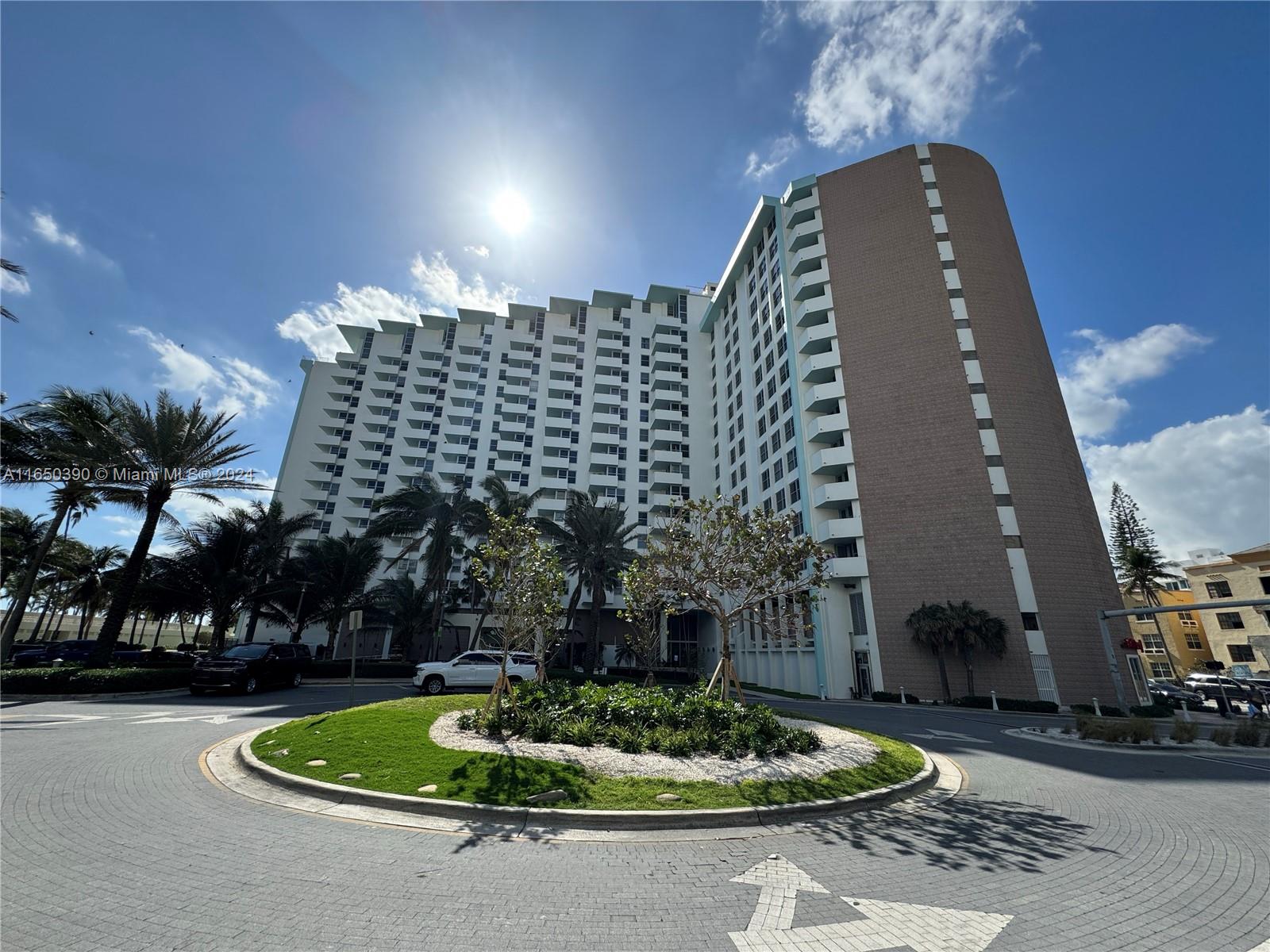 2899 Collins Ave # 1150