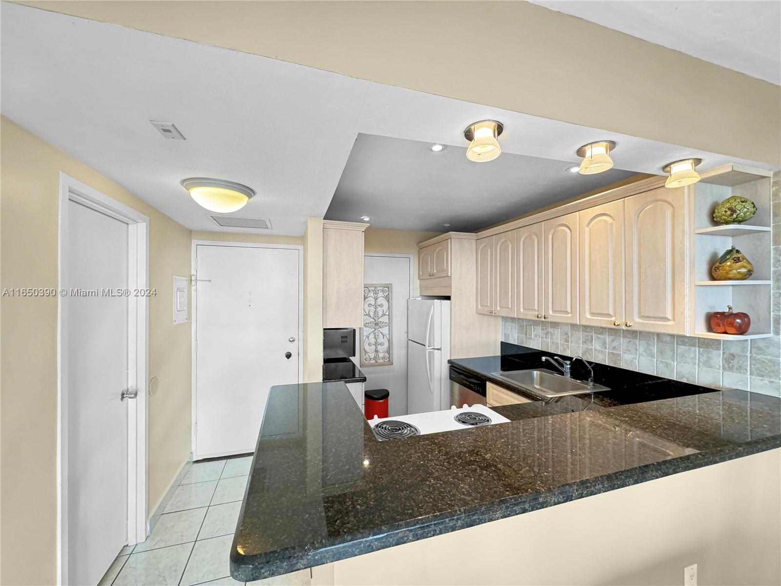 2899 Collins Ave # 1150