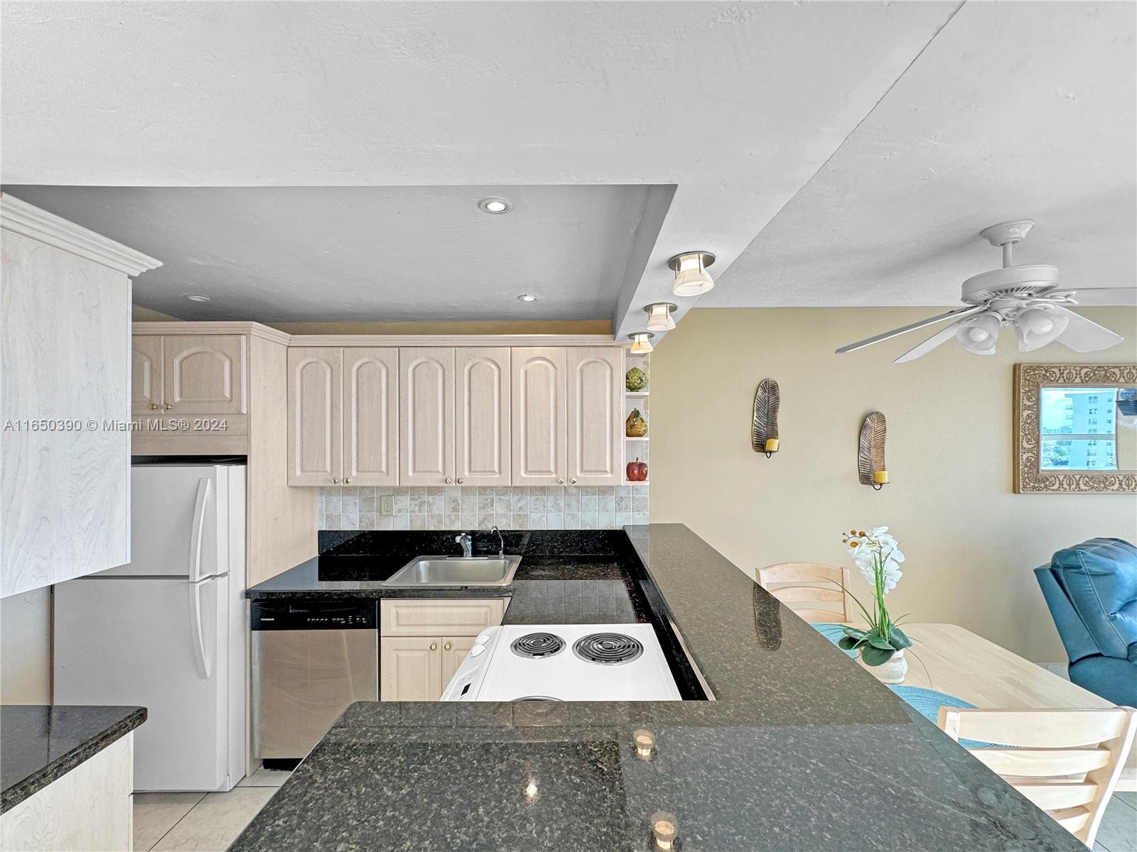 2899 Collins Ave # 1150