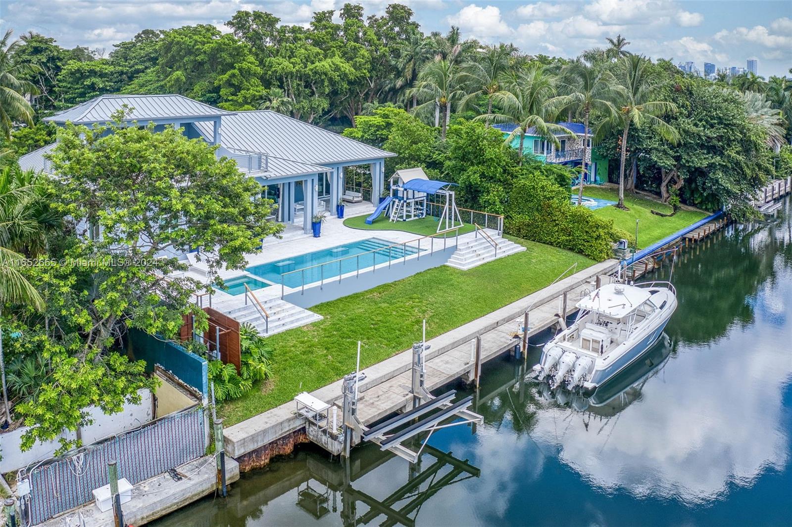1820 S Bayshore Dr