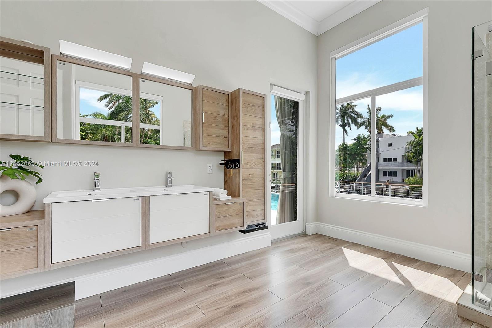 1820 S Bayshore Dr