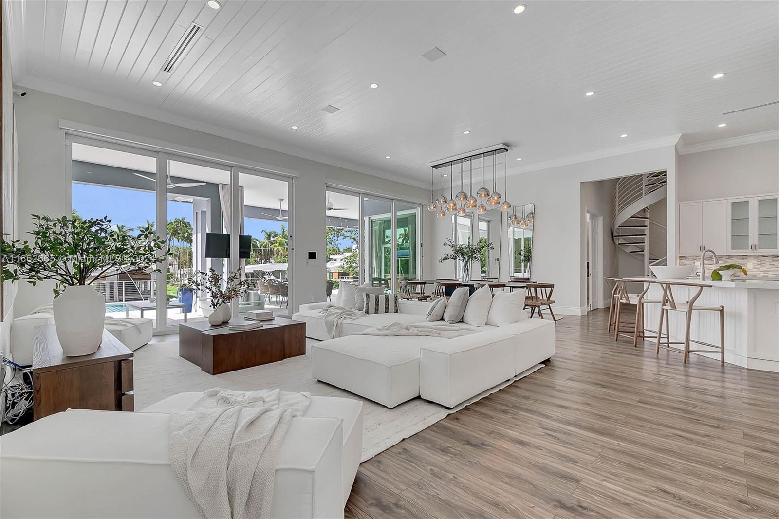 1820 S Bayshore Dr