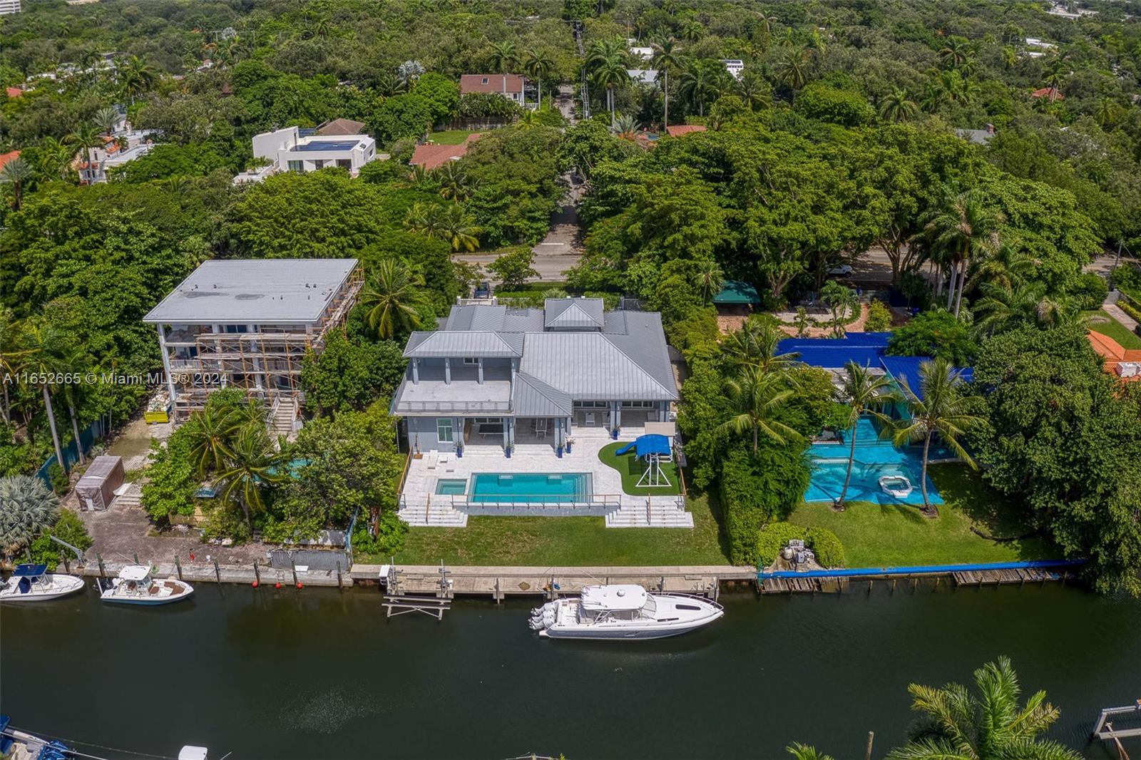 1820 S Bayshore Dr