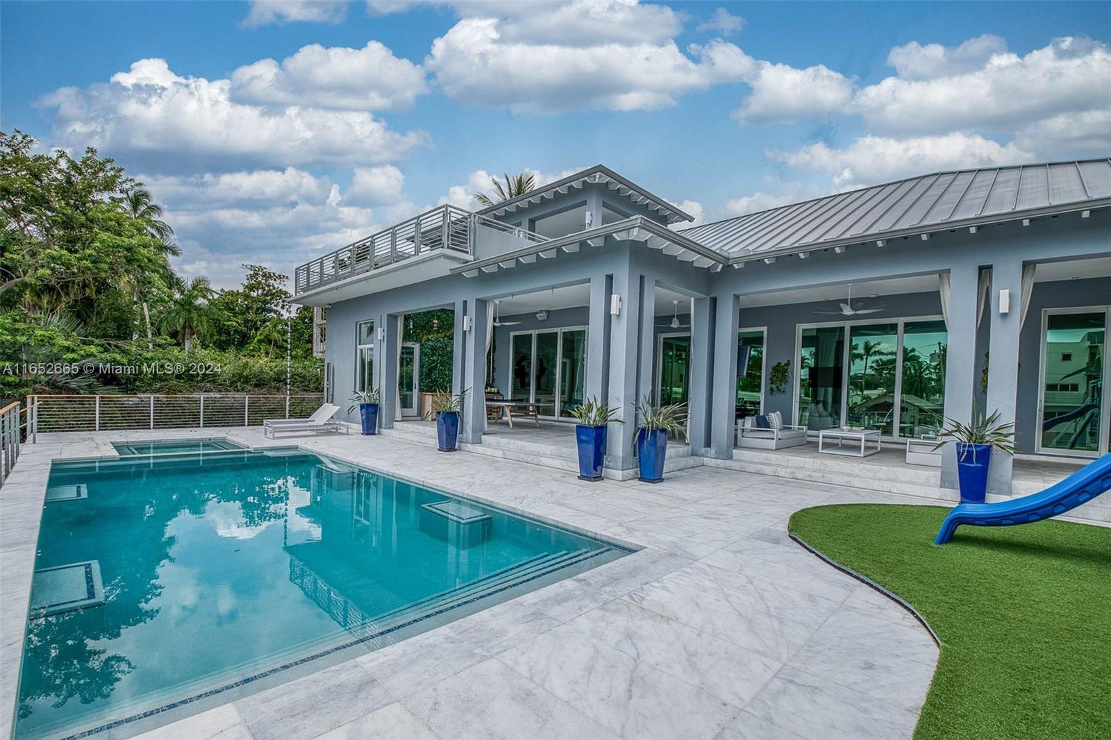 1820 S Bayshore Dr