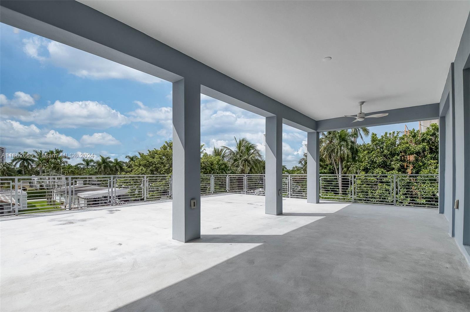 1820 S Bayshore Dr