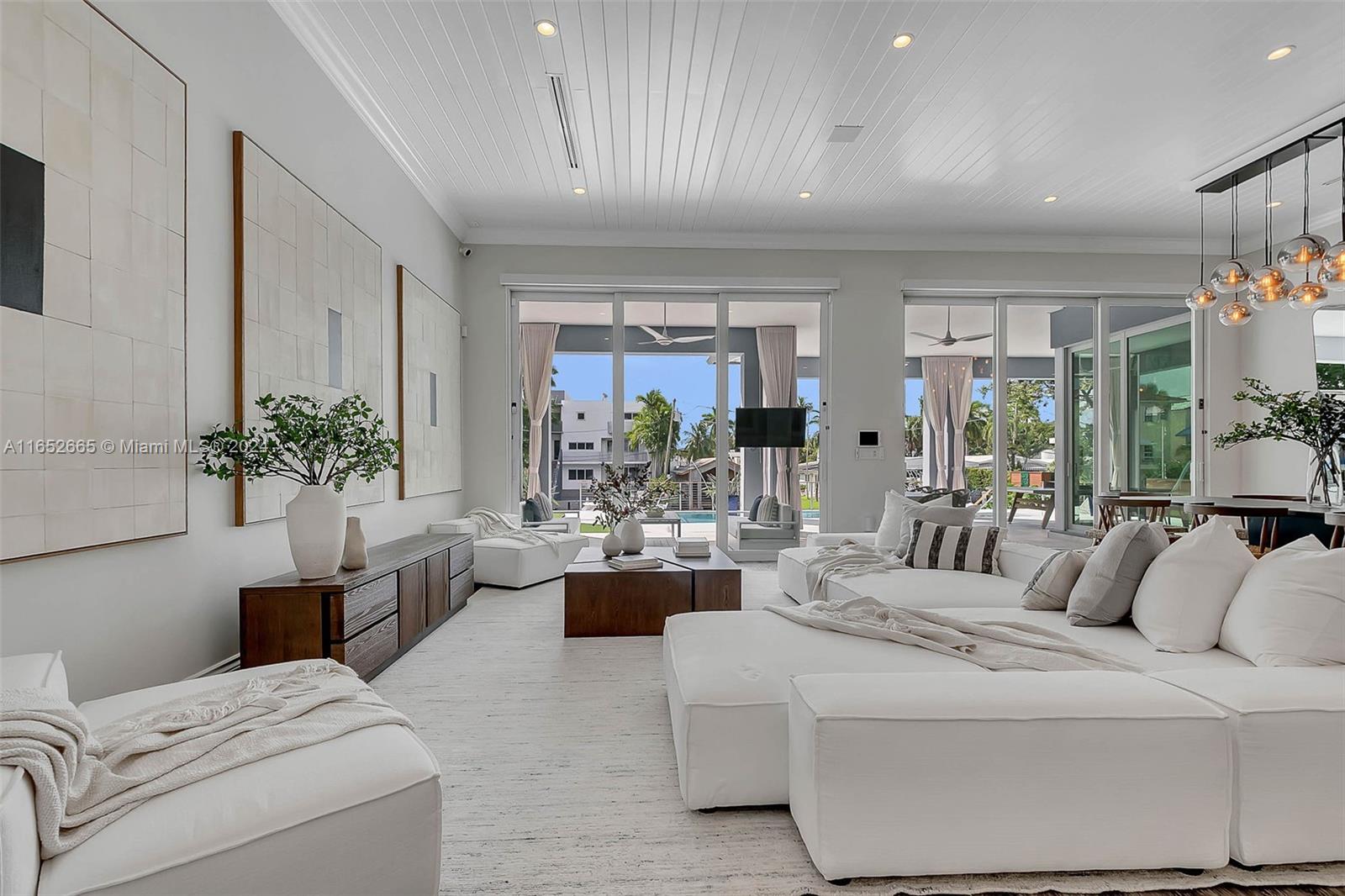 1820 S Bayshore Dr