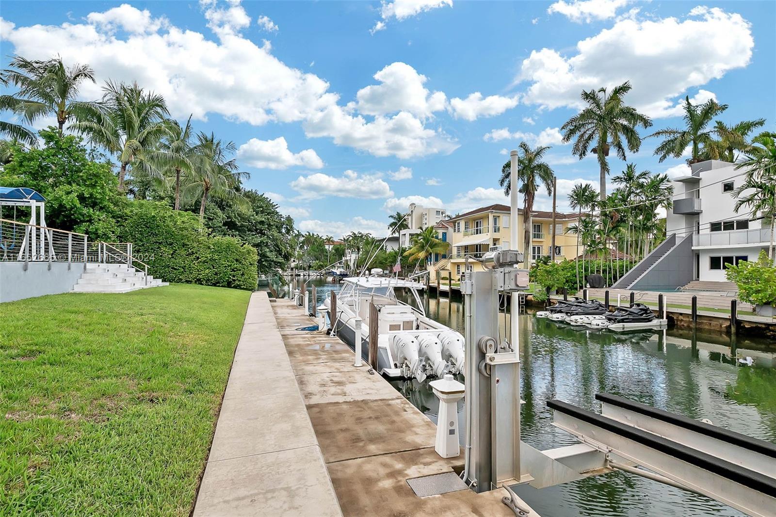 1820 S Bayshore Dr
