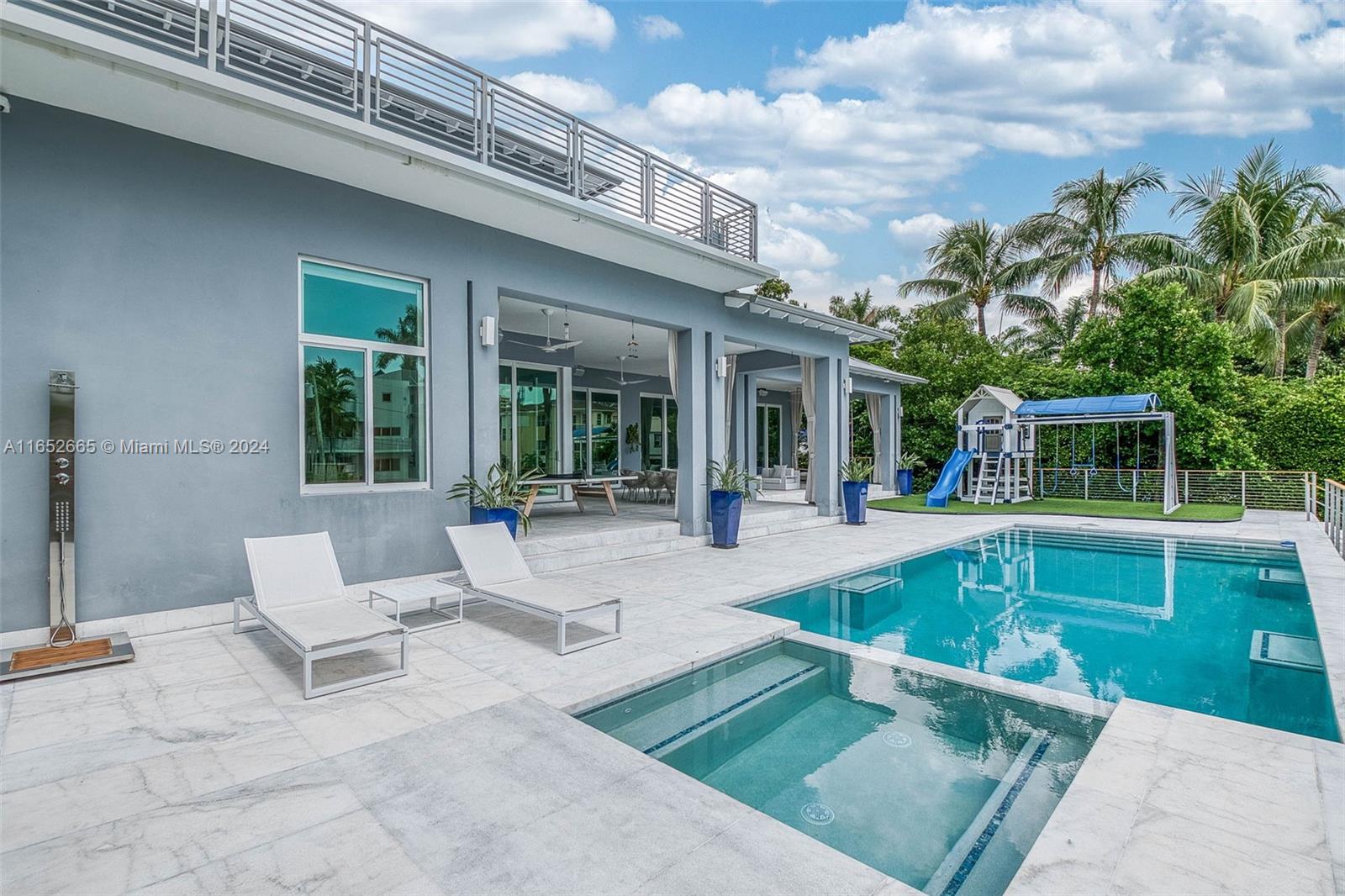 1820 S Bayshore Dr