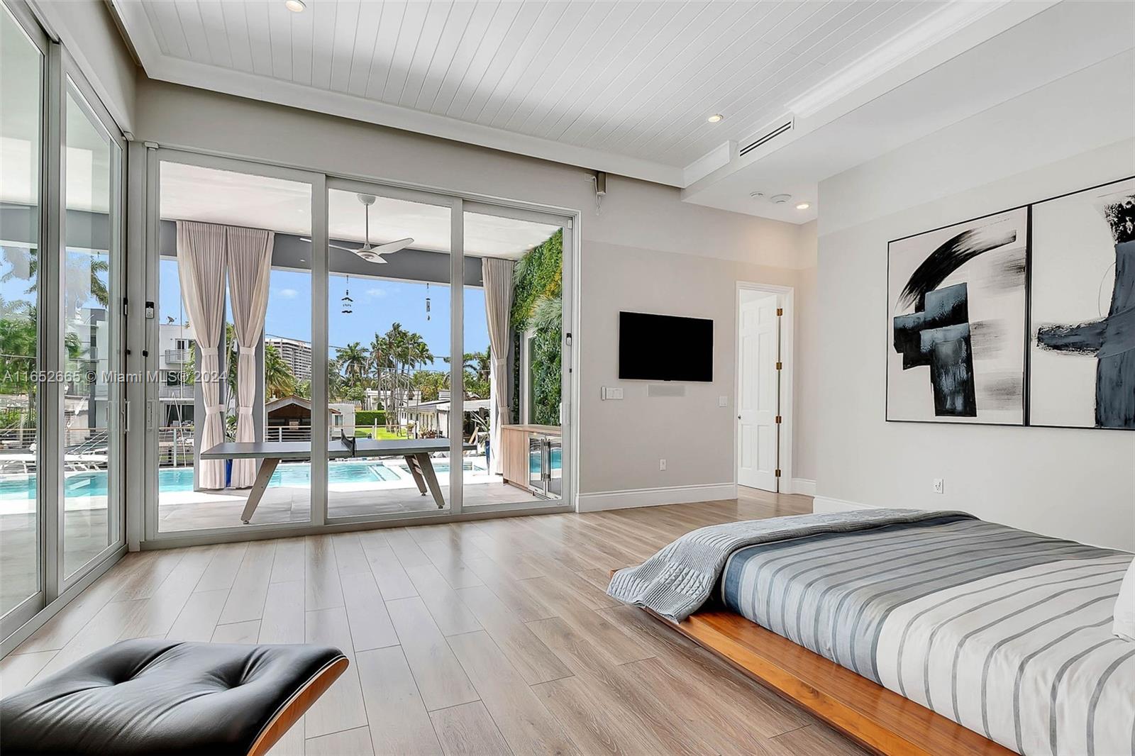 1820 S Bayshore Dr