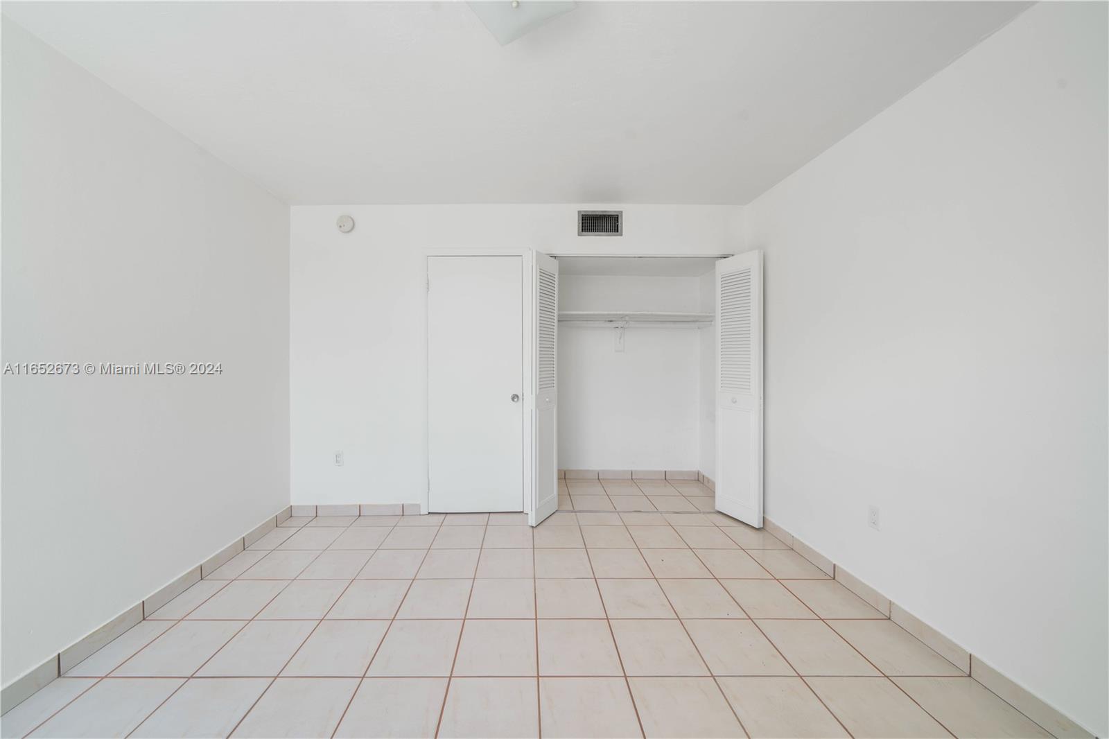 701 Collins Ave # 1F