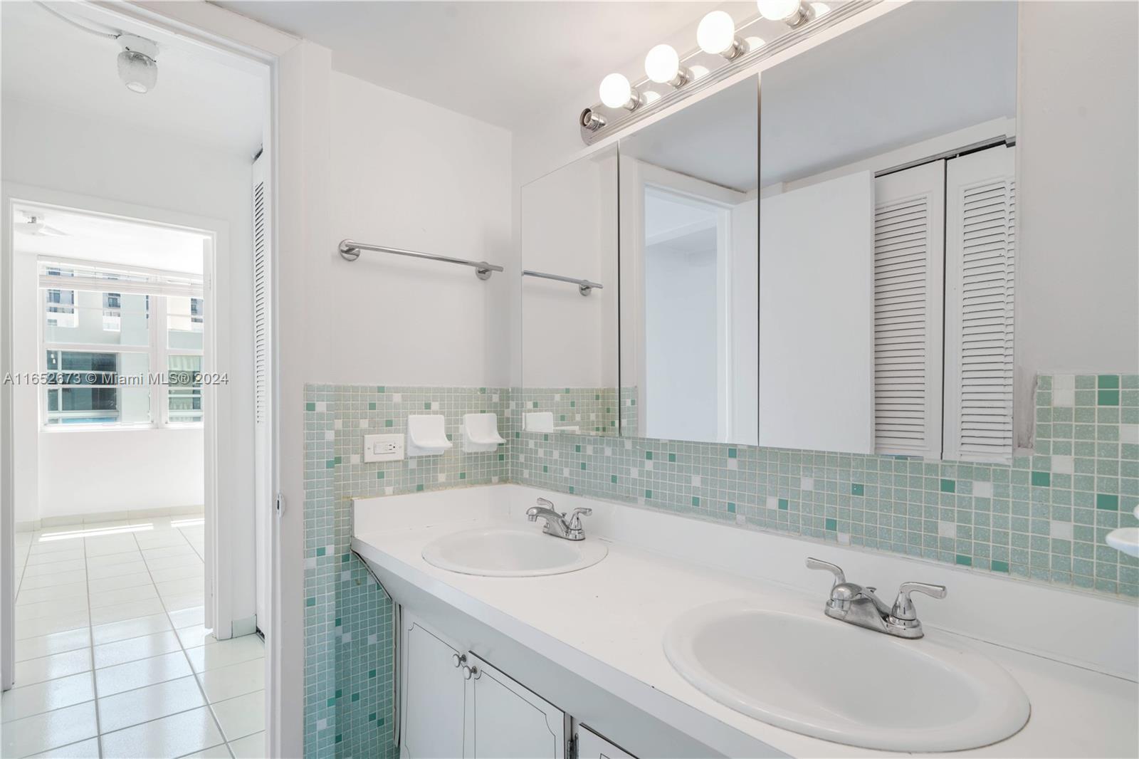 701 Collins Ave # 1F