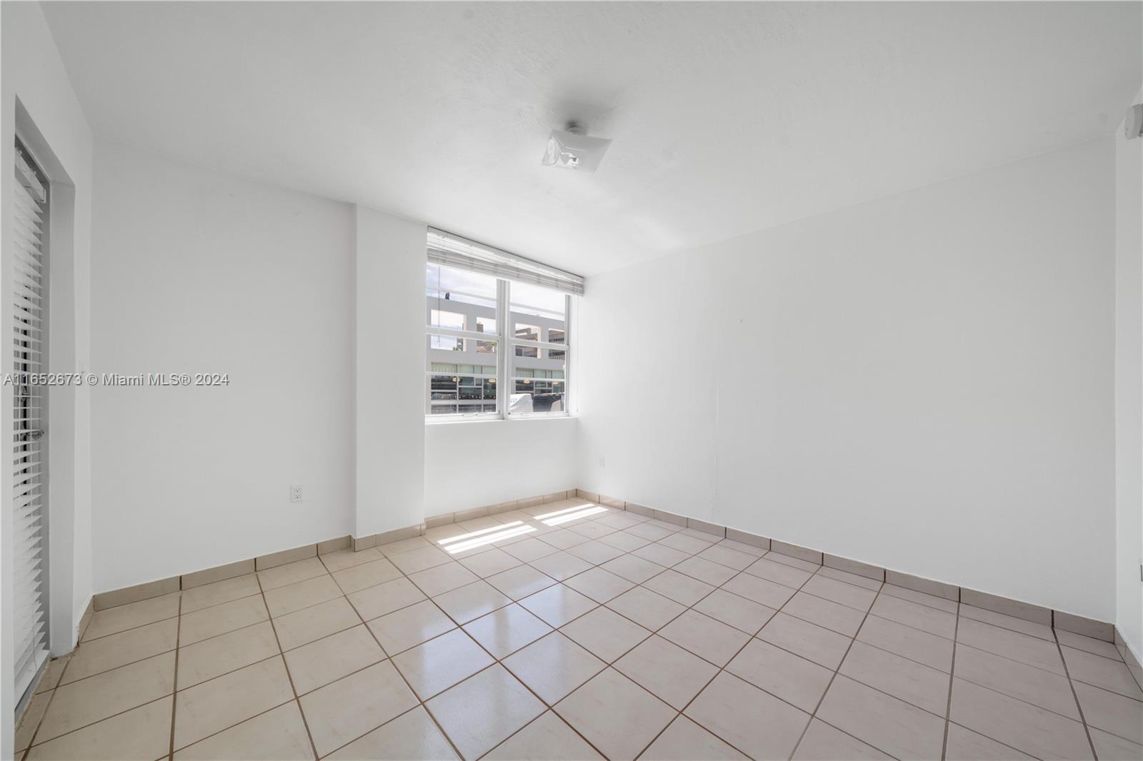 701 Collins Ave # 1F