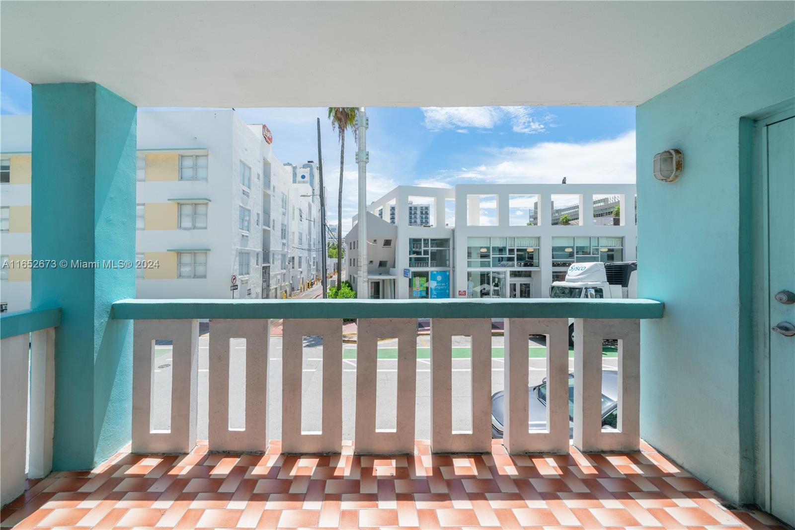 701 Collins Ave # 1F