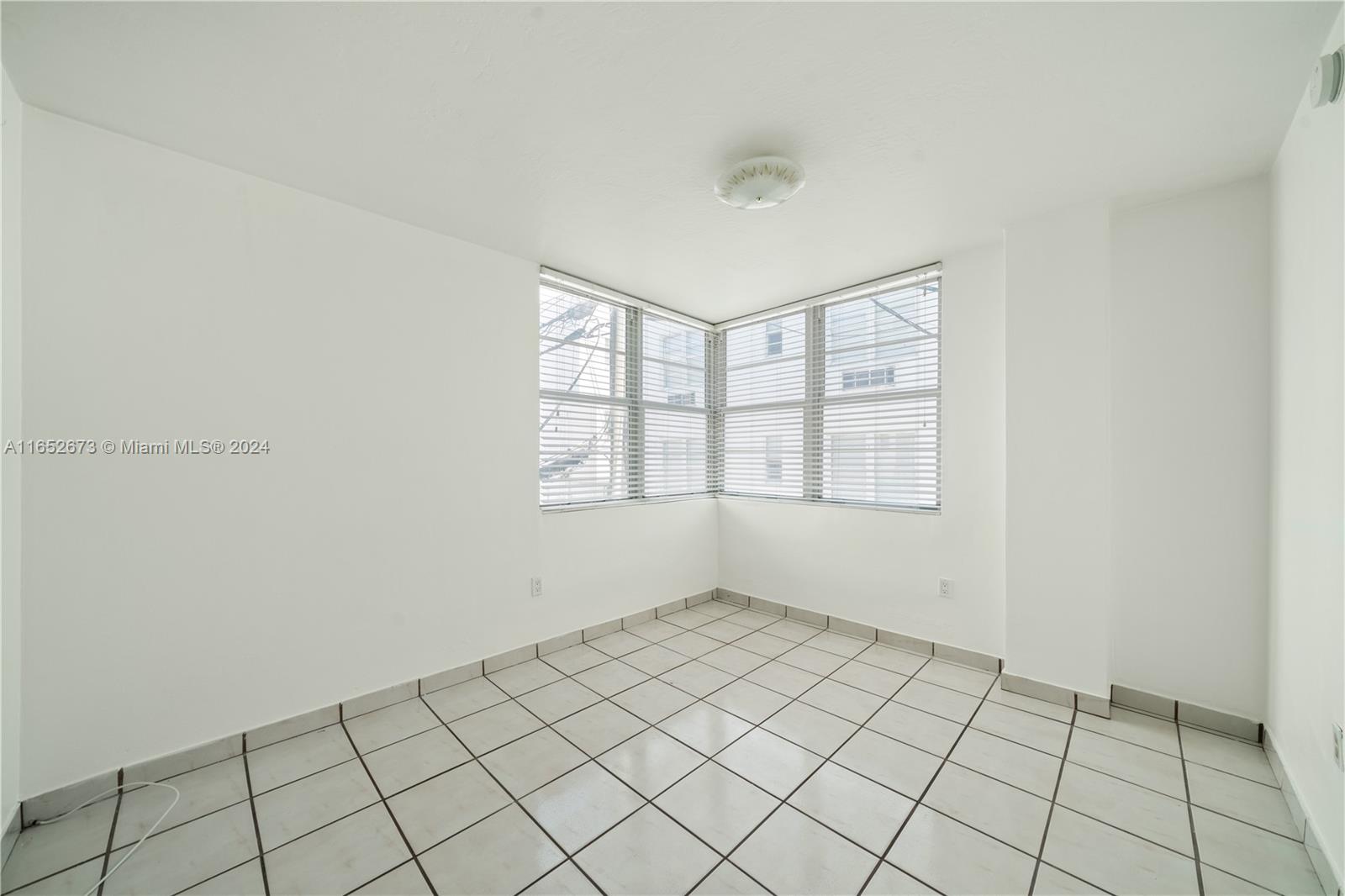 701 Collins Ave # 1F