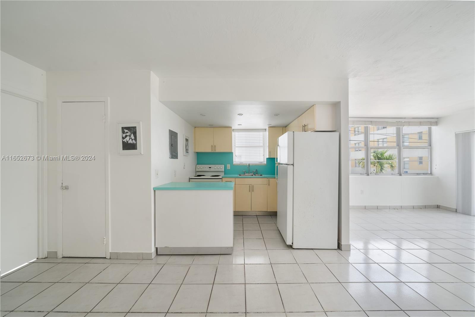 701 Collins Ave # 1F