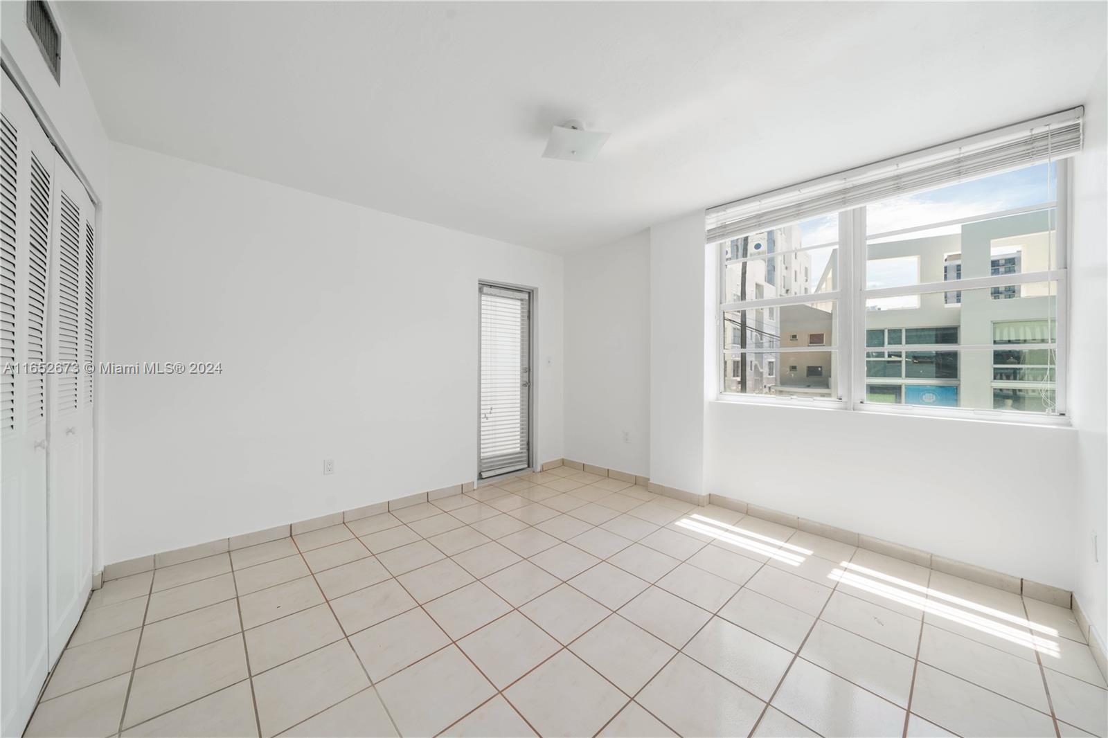 701 Collins Ave # 1F