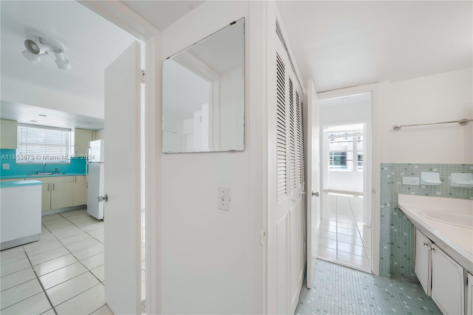 701 Collins Ave # 1F
