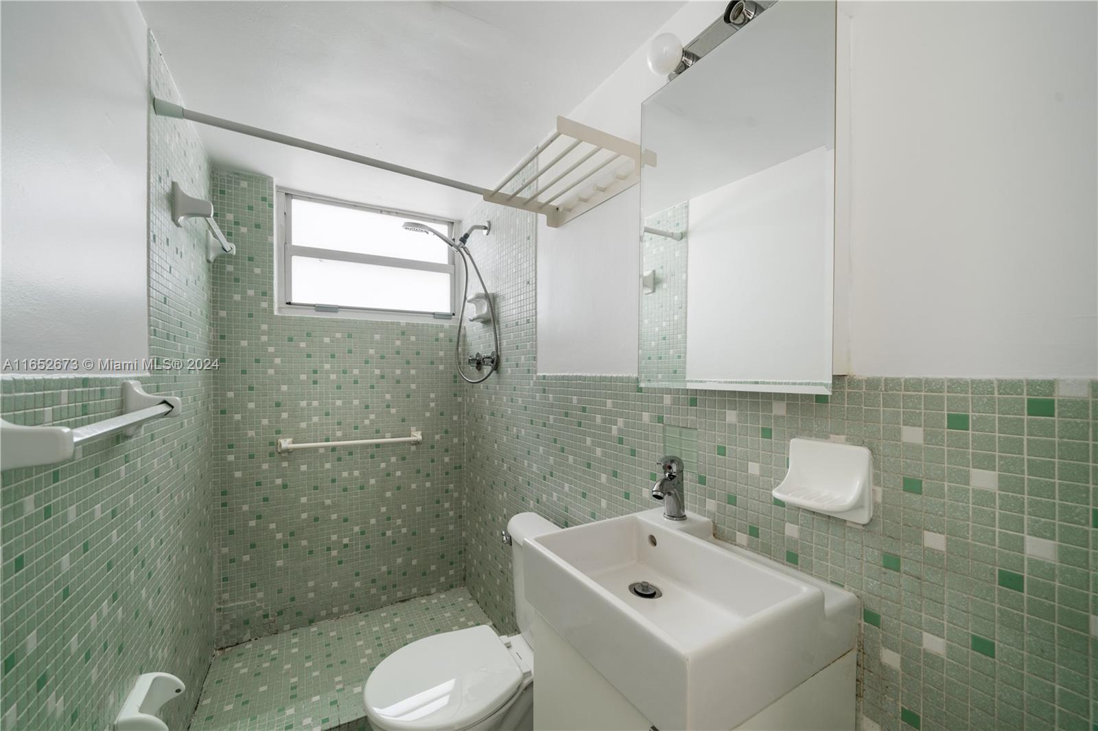 701 Collins Ave # 1F