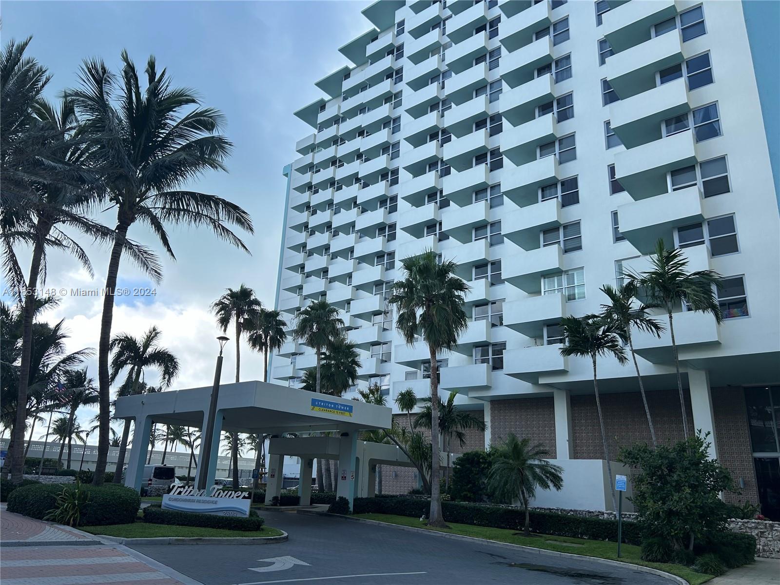 2899 Collins Ave # 1427