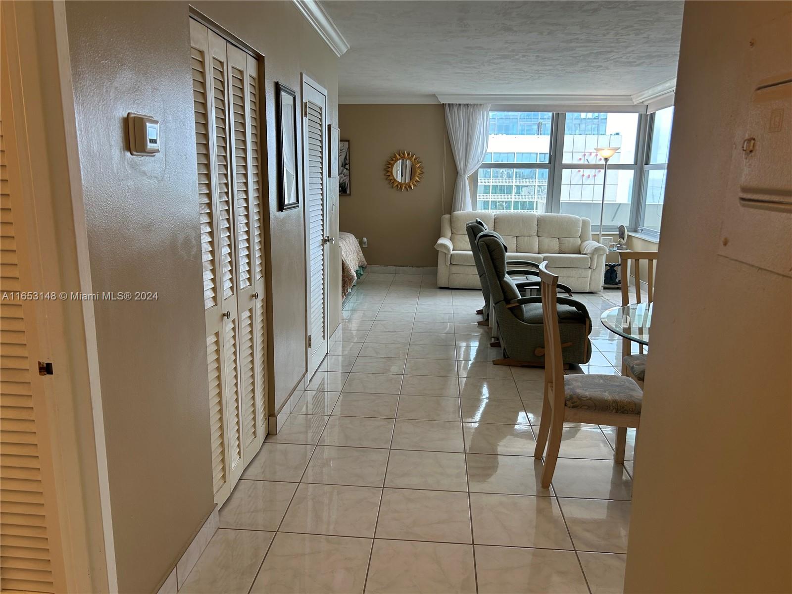 2899 Collins Ave # 1427