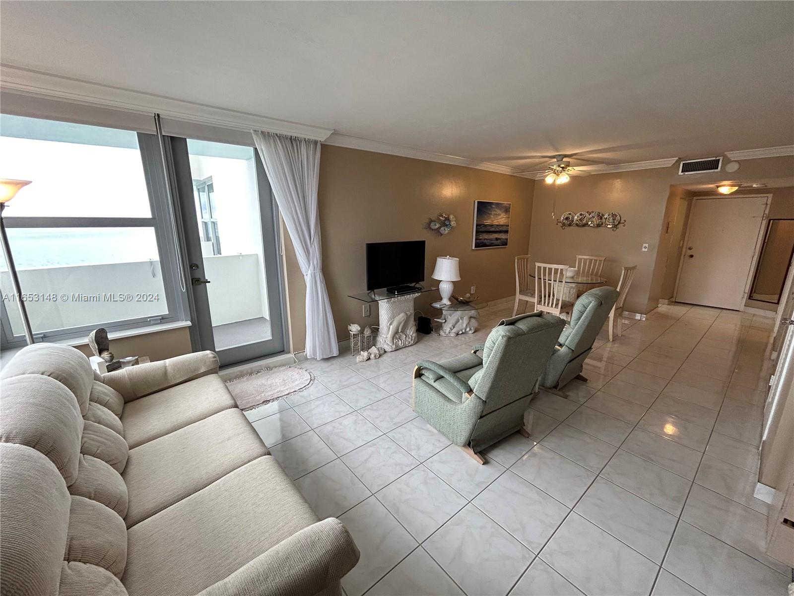 2899 Collins Ave # 1427