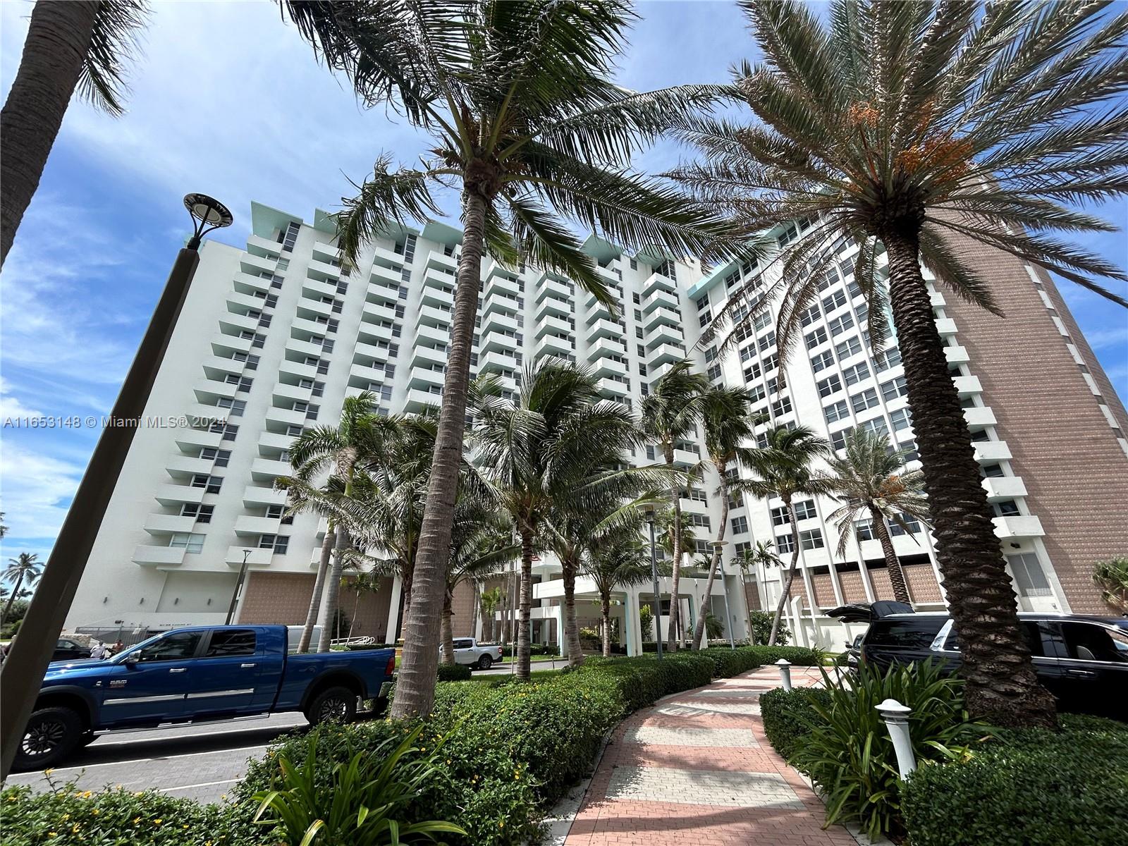 2899 Collins Ave # 1427