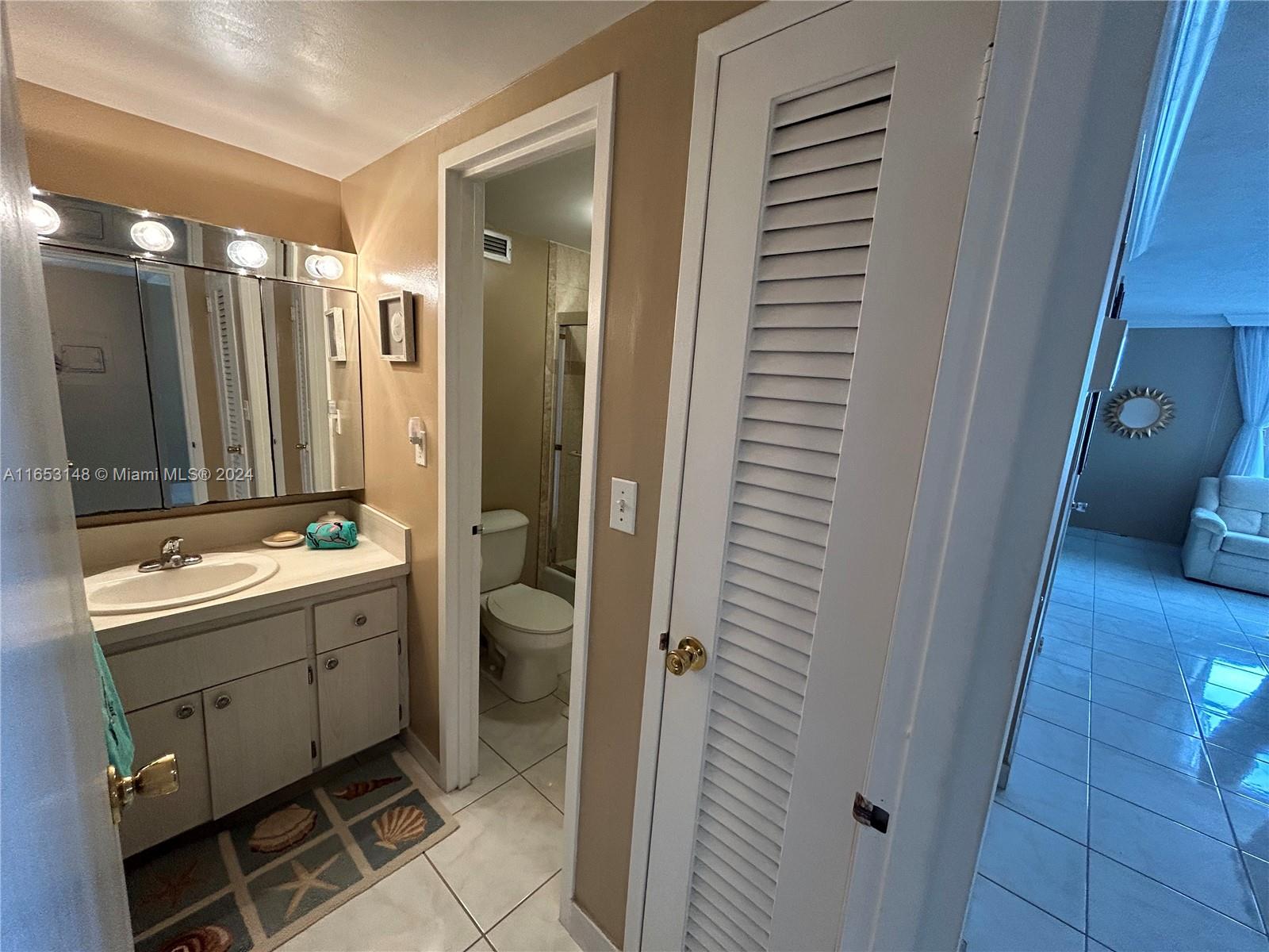 2899 Collins Ave # 1427