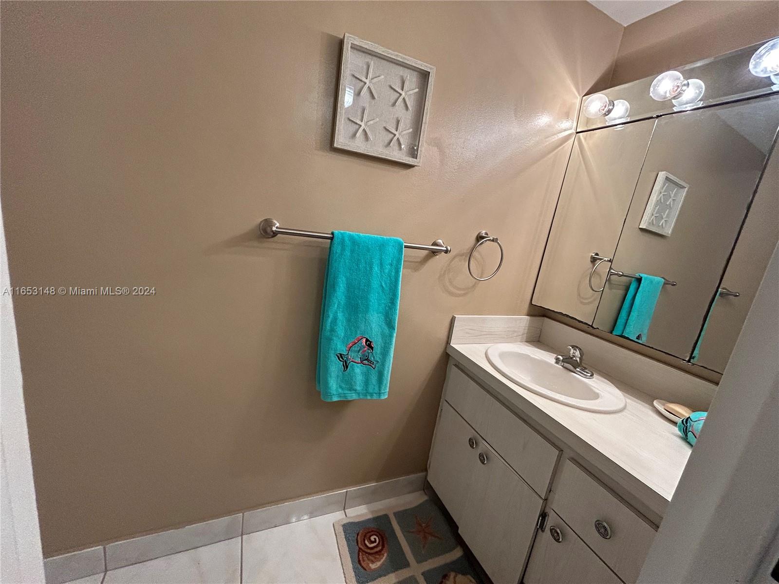 2899 Collins Ave # 1427