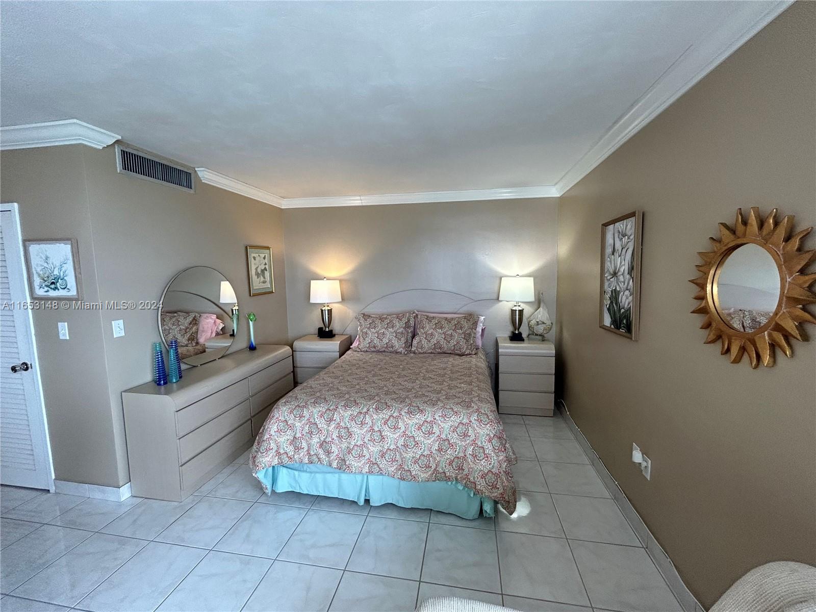 2899 Collins Ave # 1427