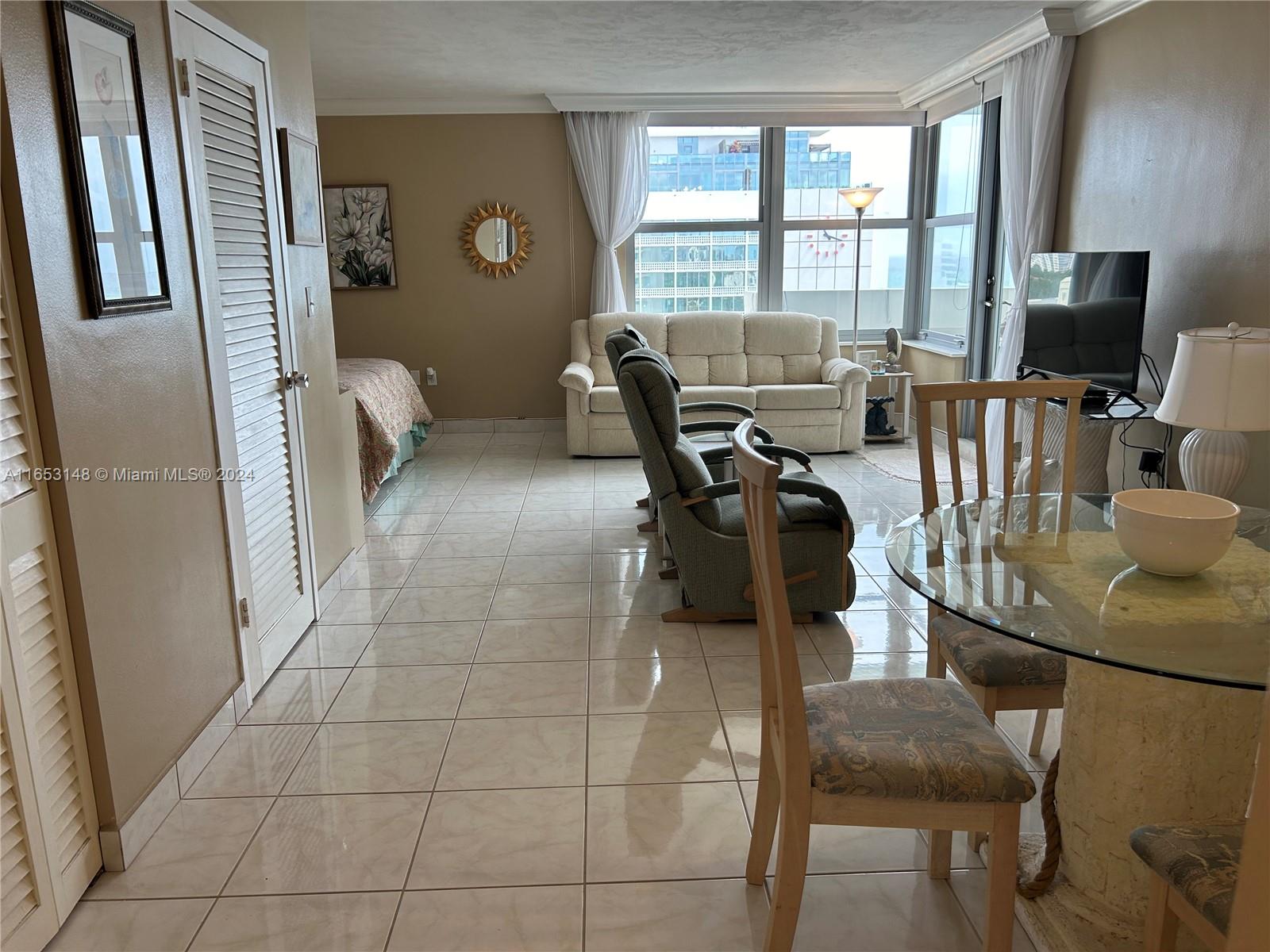 2899 Collins Ave # 1427