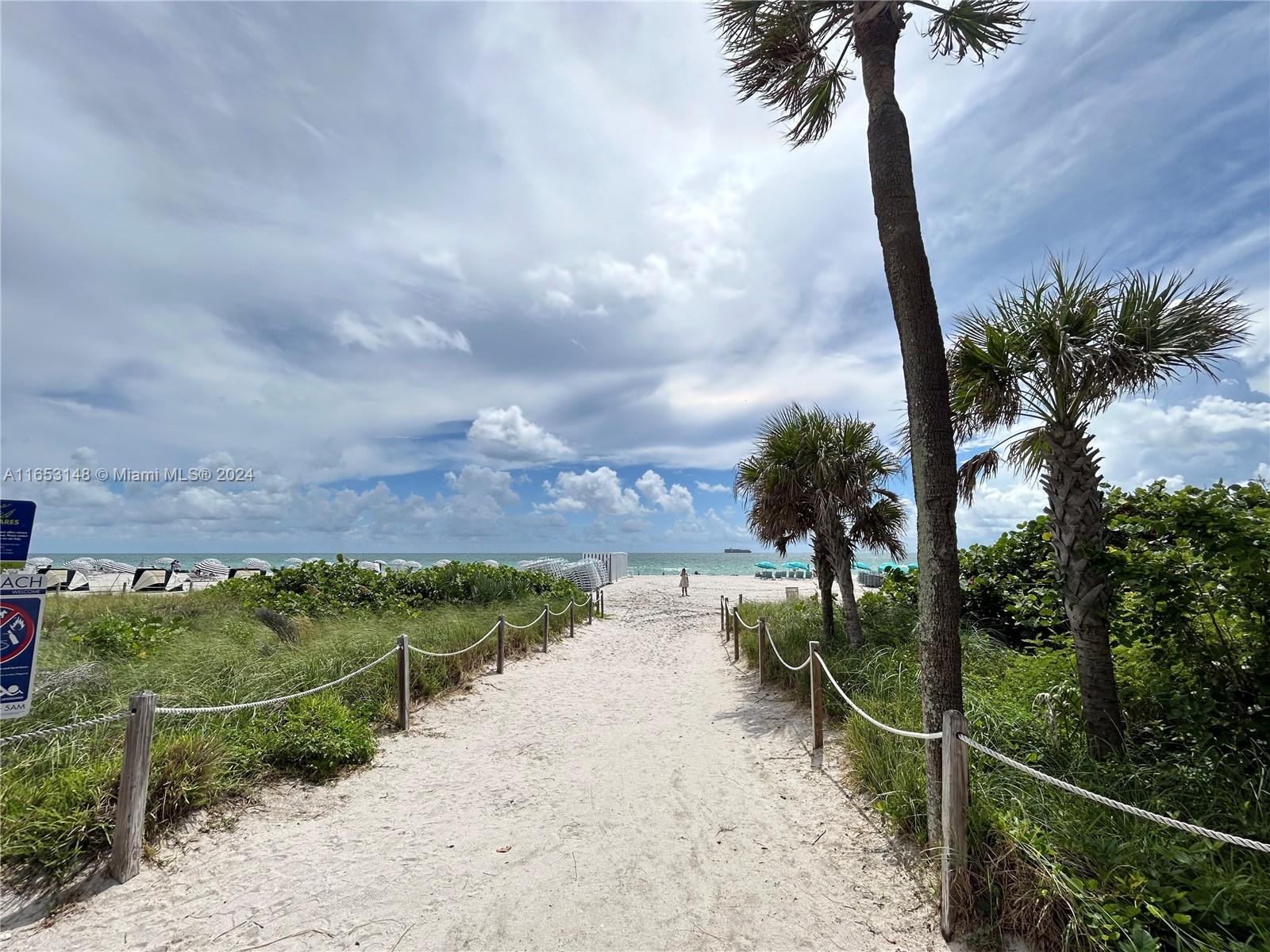 2899 Collins Ave # 1427