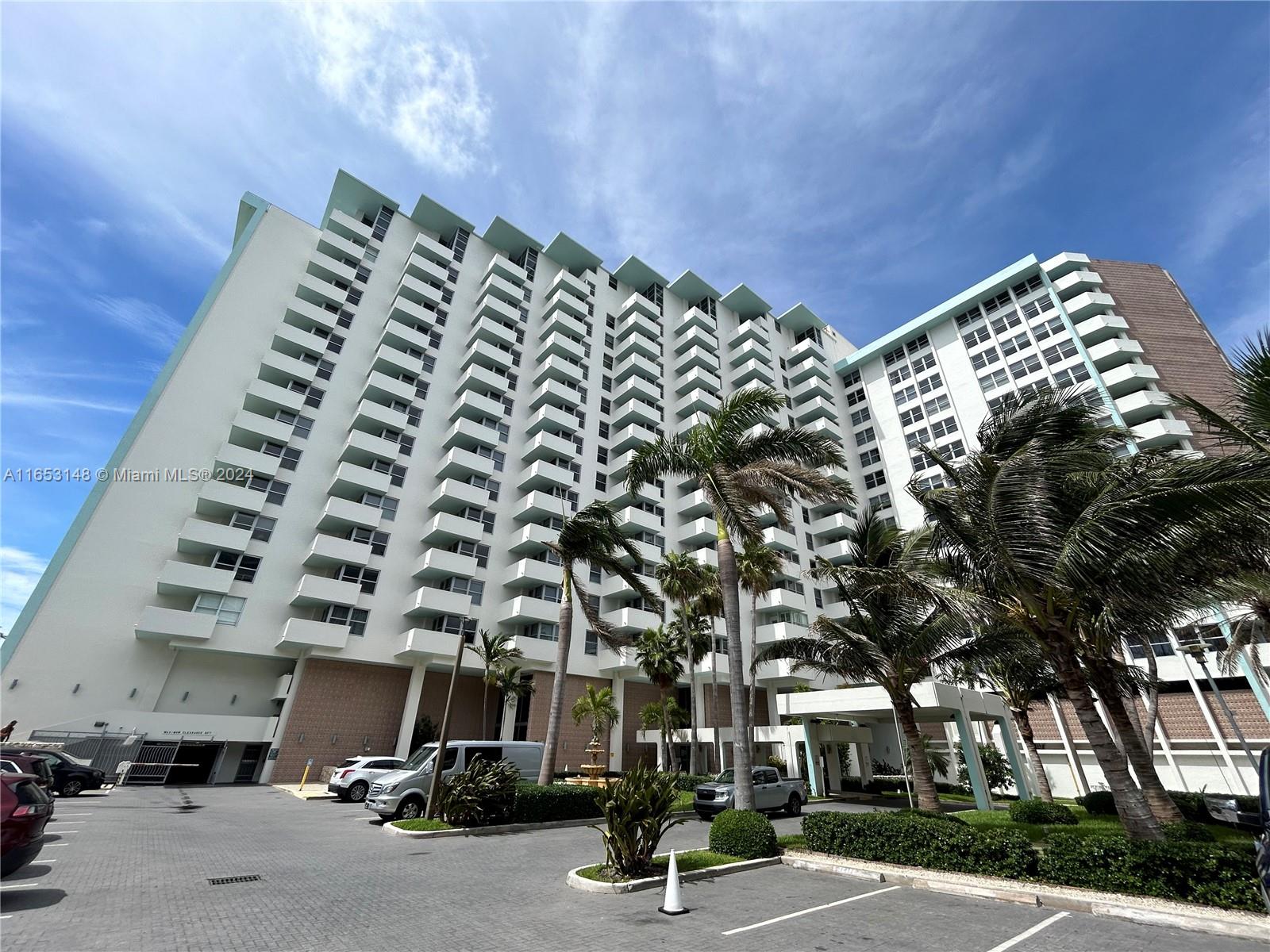2899 Collins Ave # 1427