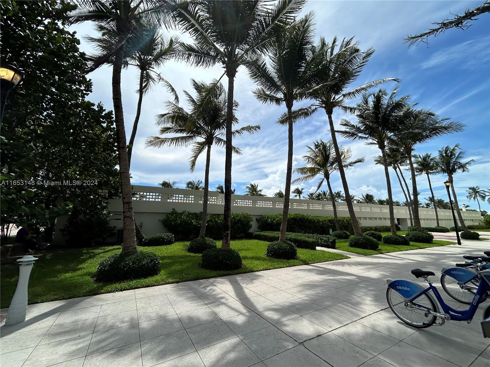 2899 Collins Ave # 1427