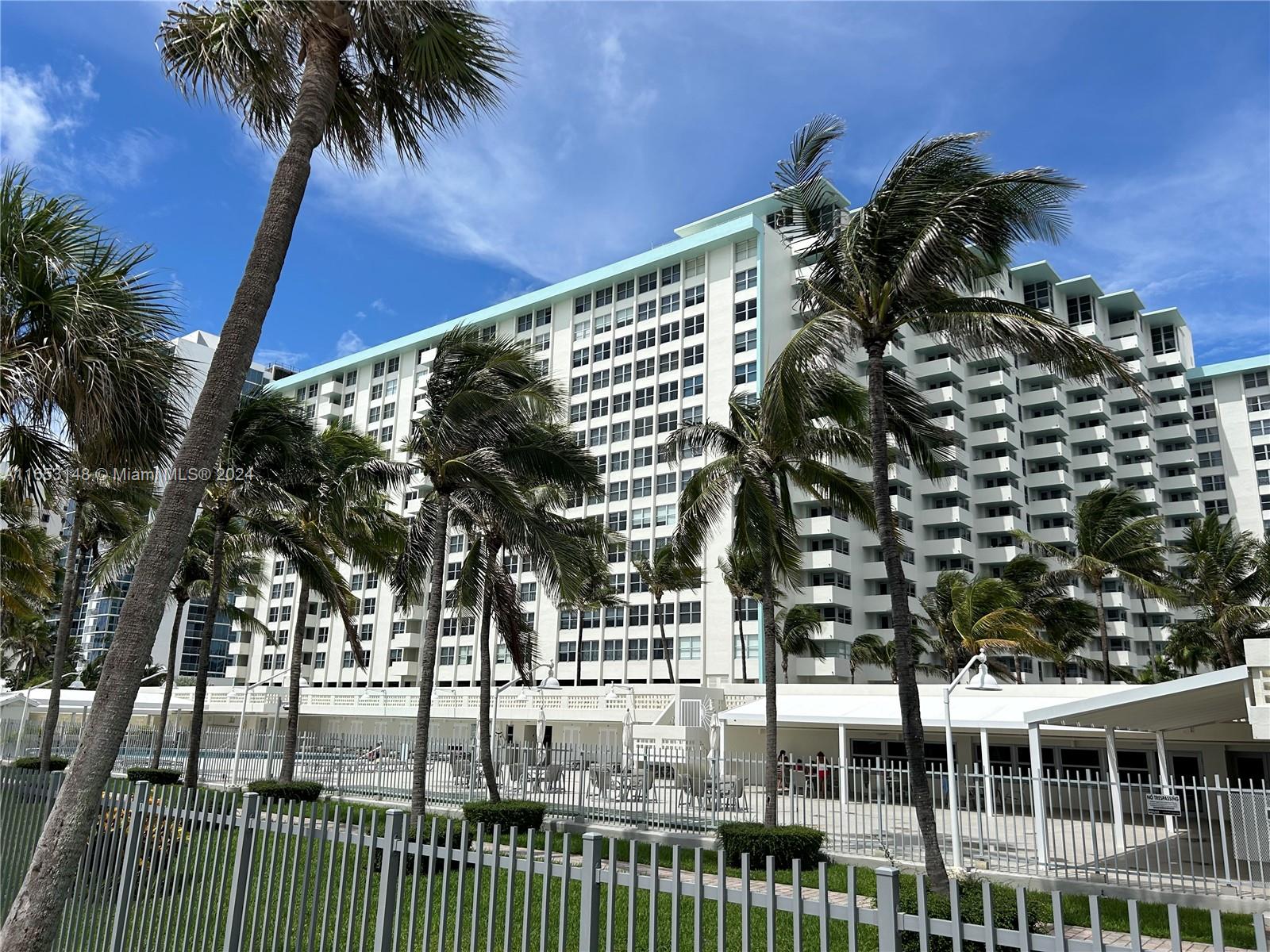 2899 Collins Ave # 1427