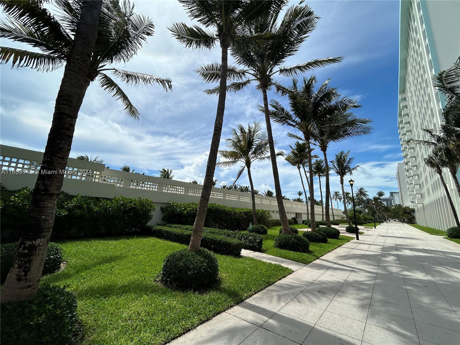 2899 Collins Ave # 1427