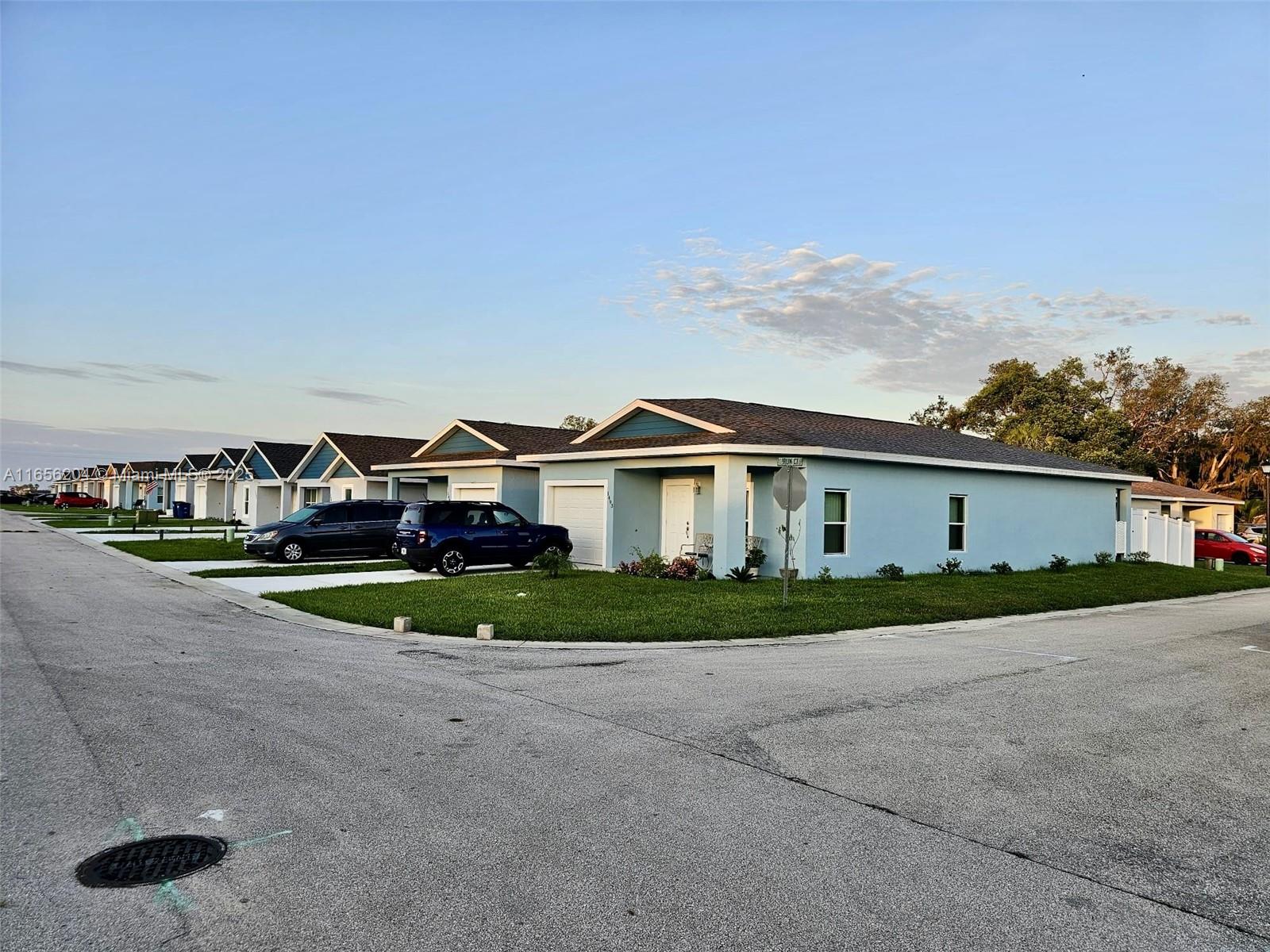1435 Las Villas Blvd