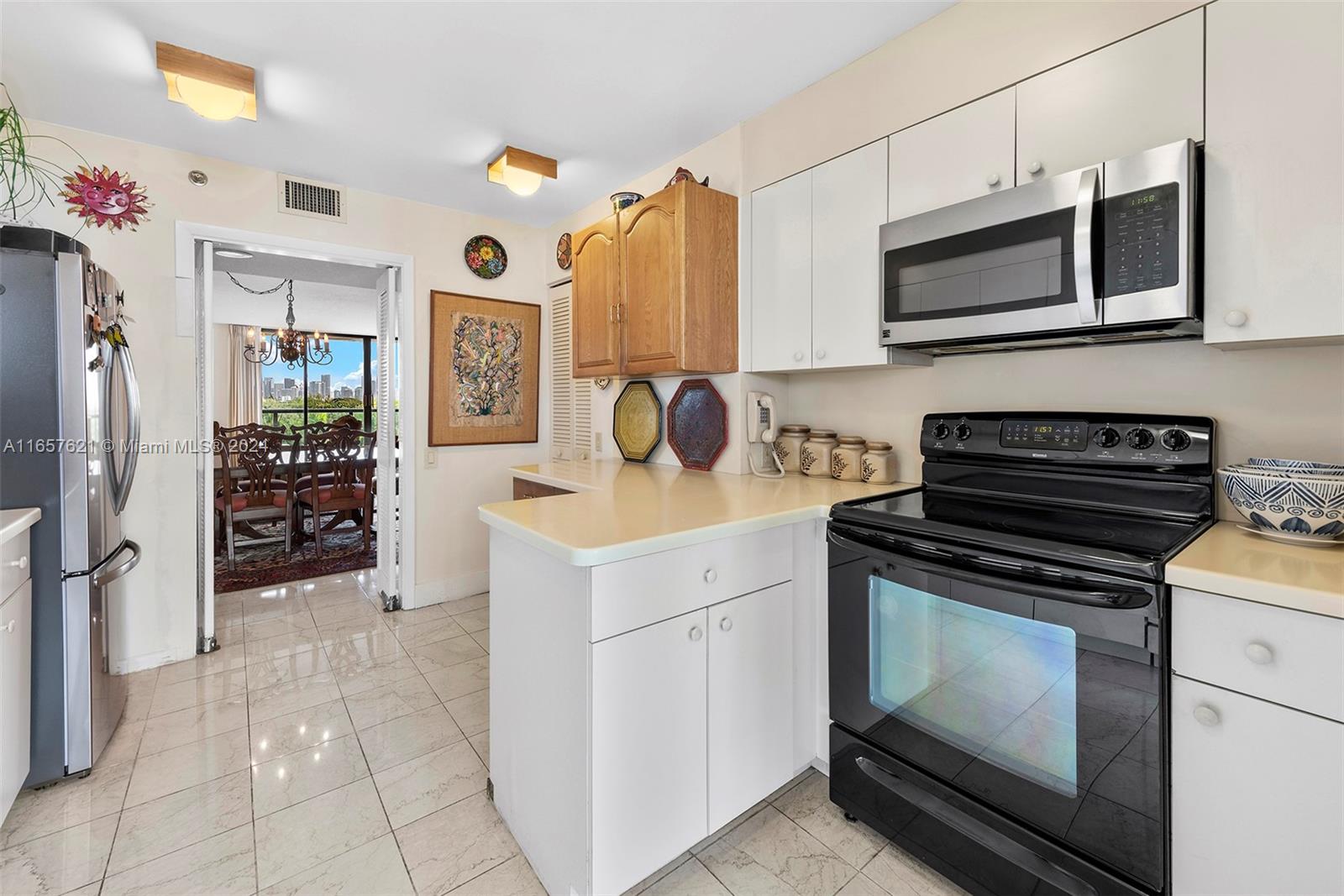 2575 S Bayshore Dr # 9B