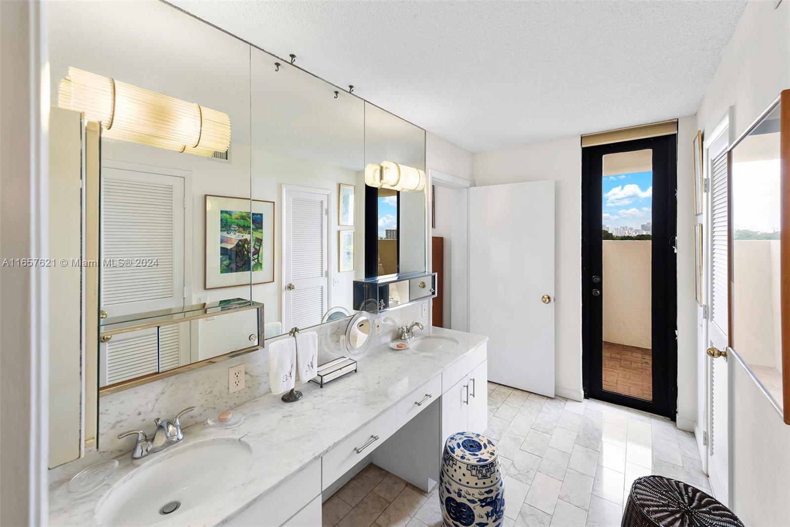 2575 S Bayshore Dr # 9B