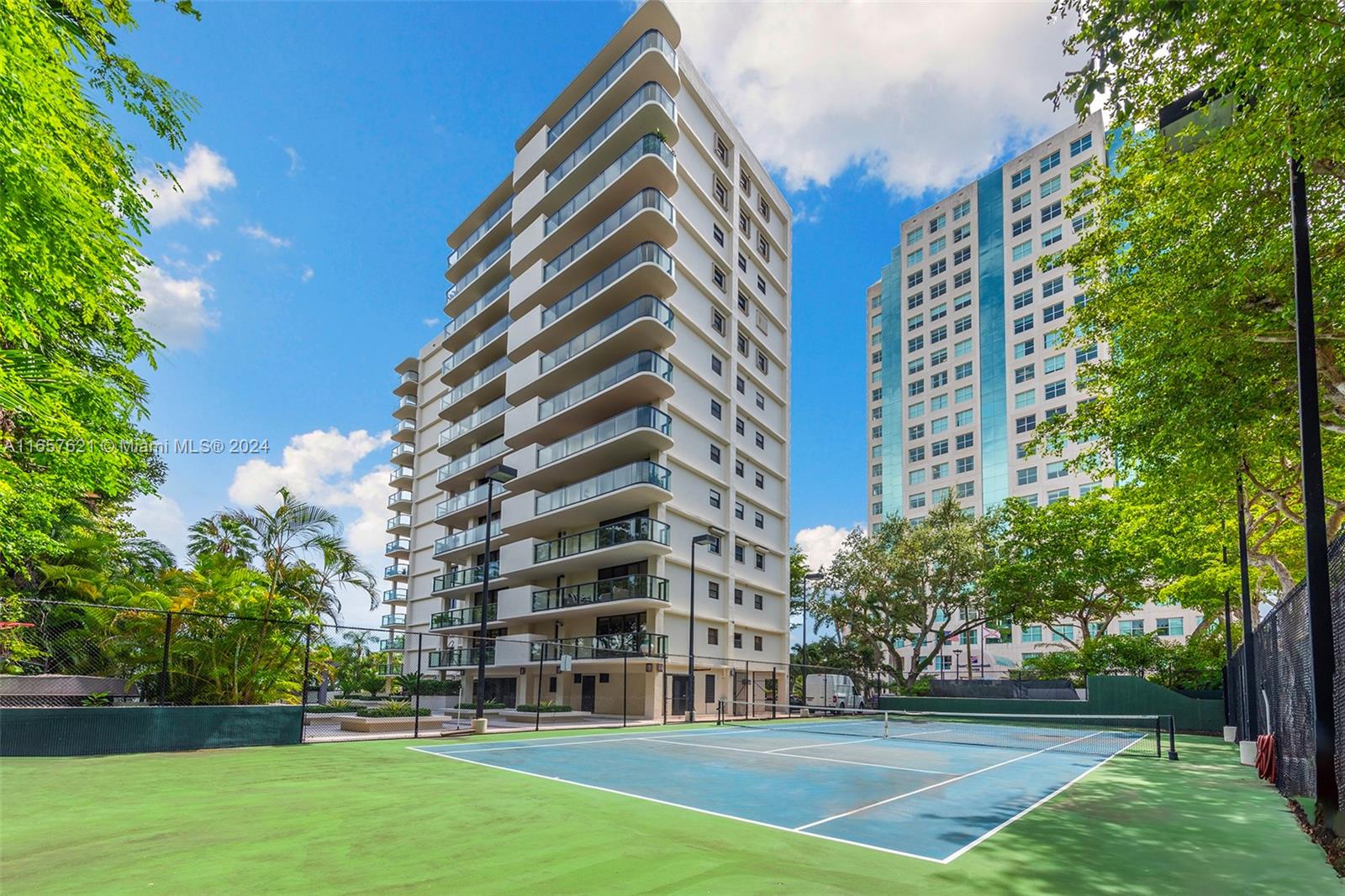 2575 S Bayshore Dr # 9B