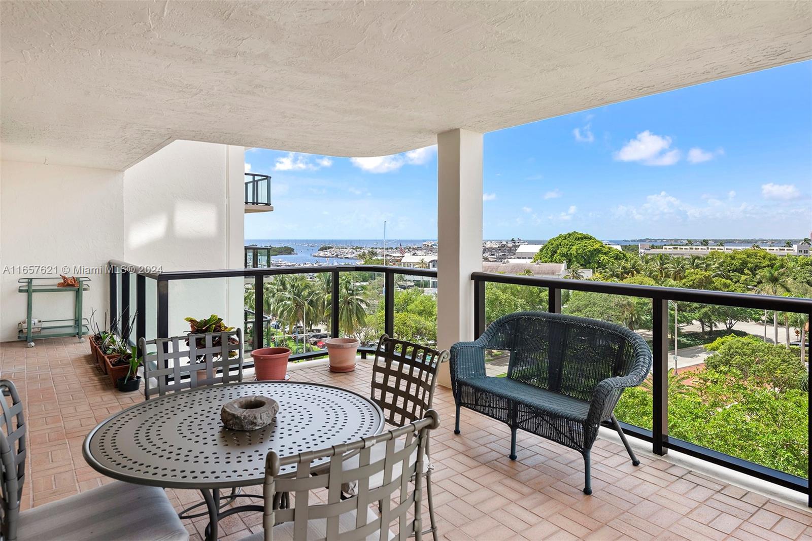 2575 S Bayshore Dr # 9B