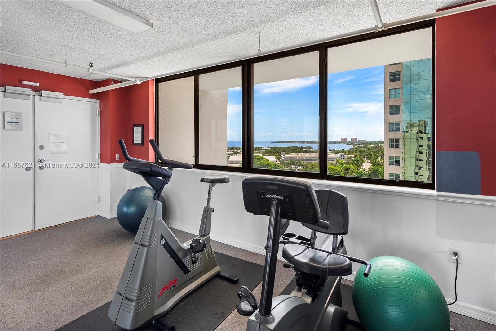 2575 S Bayshore Dr # 9B