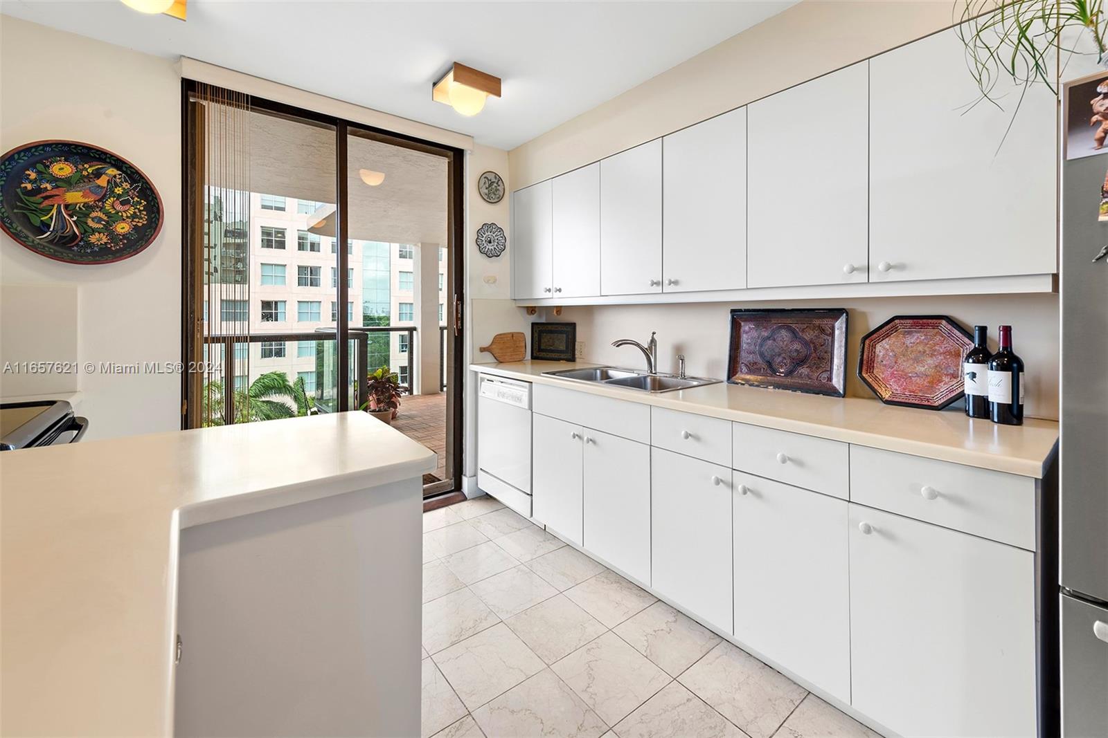 2575 S Bayshore Dr # 9B