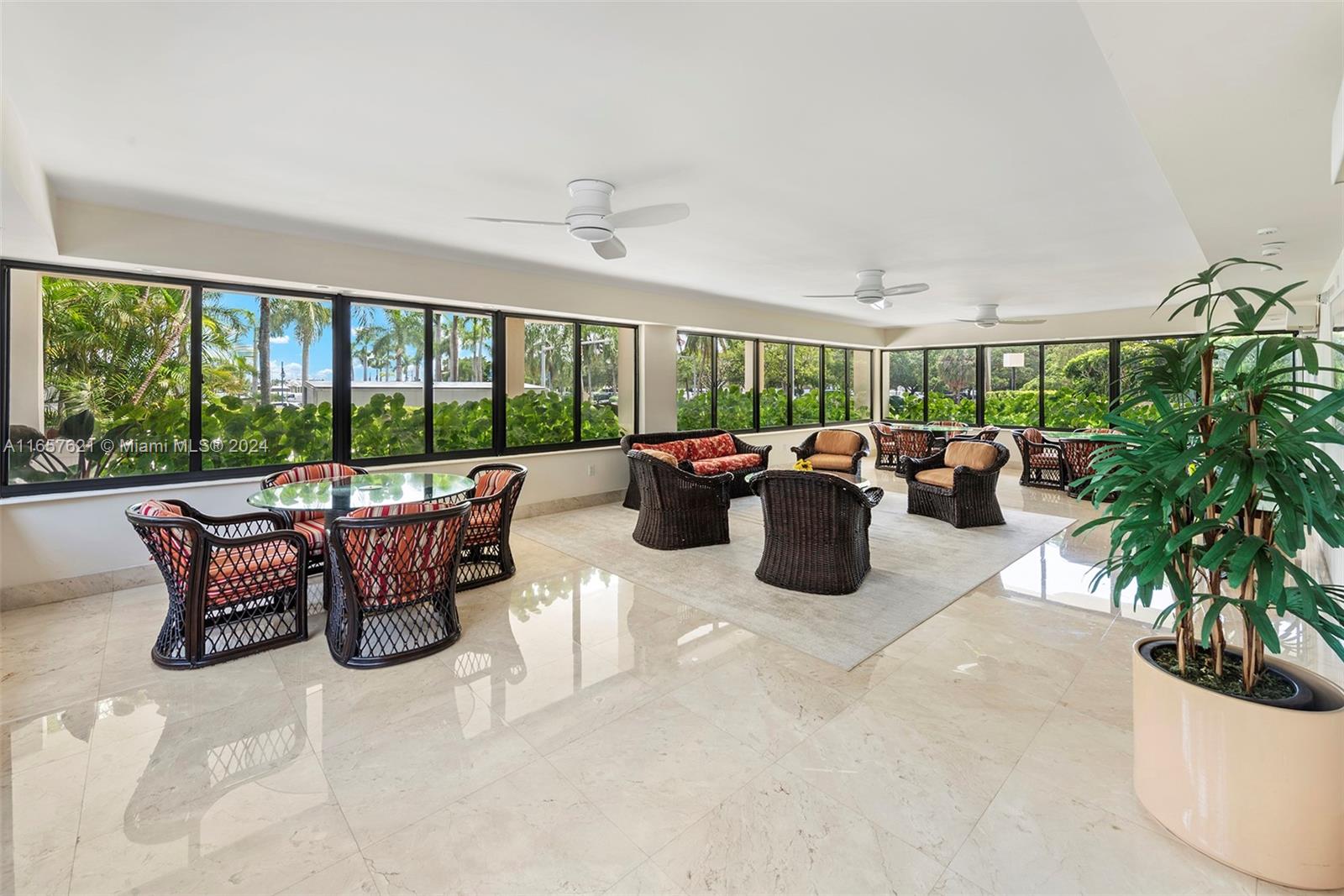 2575 S Bayshore Dr # 9B