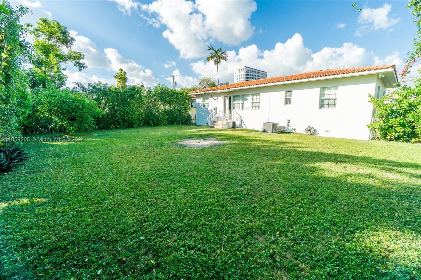 124 Malaga Ave